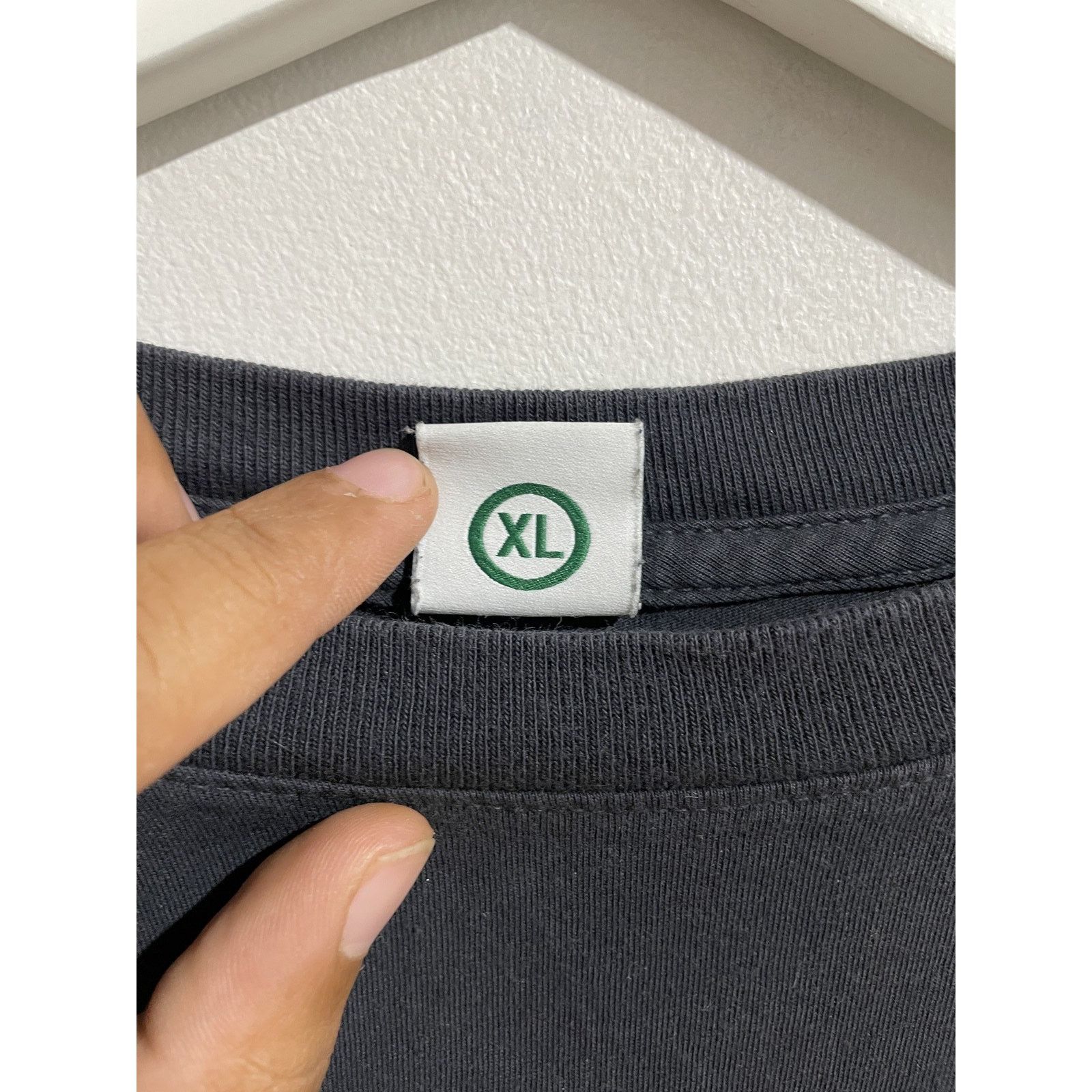 HIDDEN HIDDEN NY BLACK MONOCHROMATIC LOGO L/S TEE SIZE XL PREOWNED Size US XL / EU 56 / 4 - 4 Thumbnail
