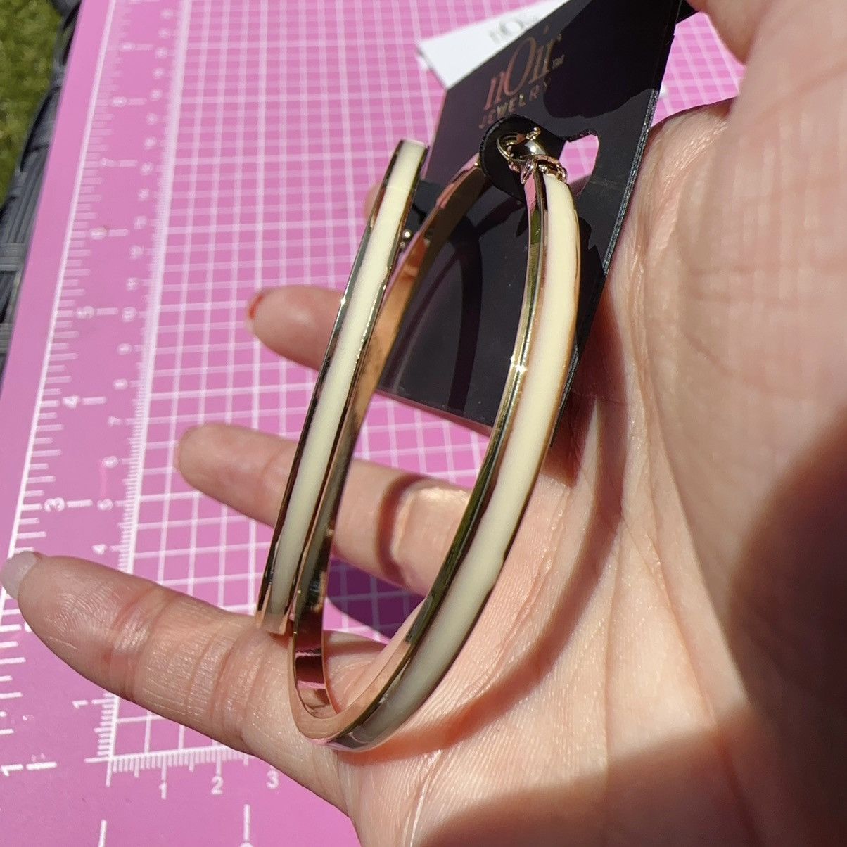 Designer Noir gold tone beige medium loop clip on earrings 18kt gold Size ONE SIZE - 4 Thumbnail