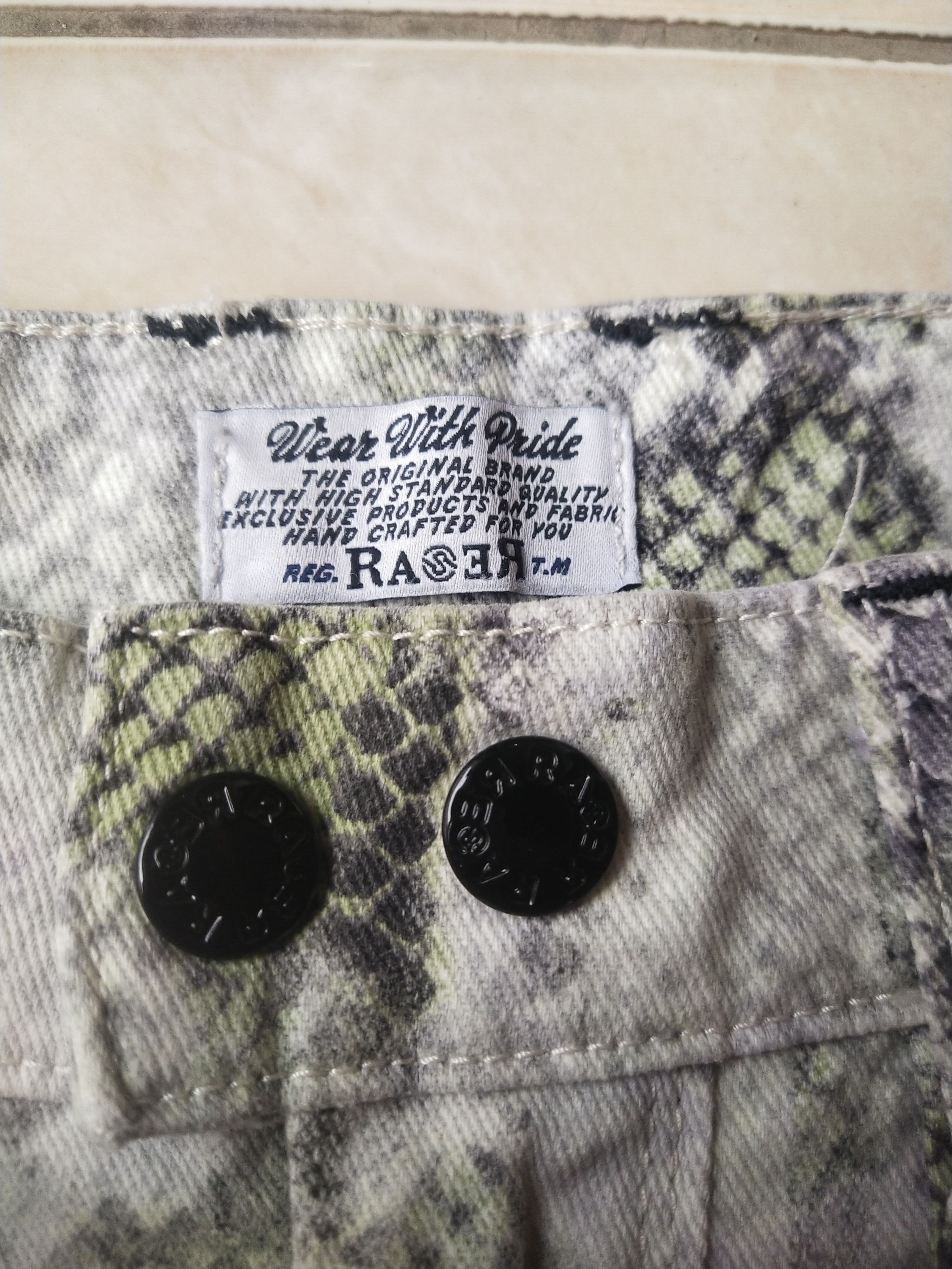 Hysteric Glamour 2000s RA-RE Italy Snakeskin Print Denim Shorts Archive Size 28" / US 6 / IT 42 - 6 Thumbnail