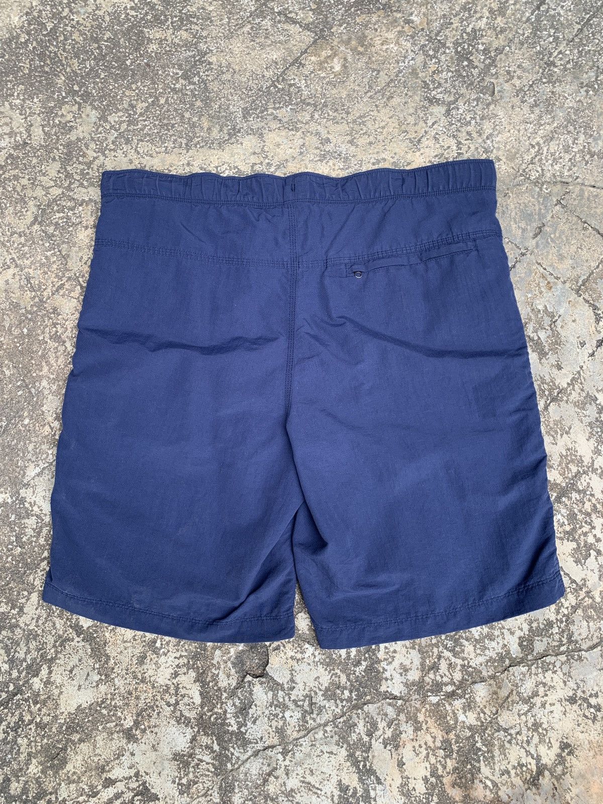 The North Face × Vintage 2000s The North Face Nave Outdoor Hiking Nylon Shortpants Size US 35 - 3 Thumbnail