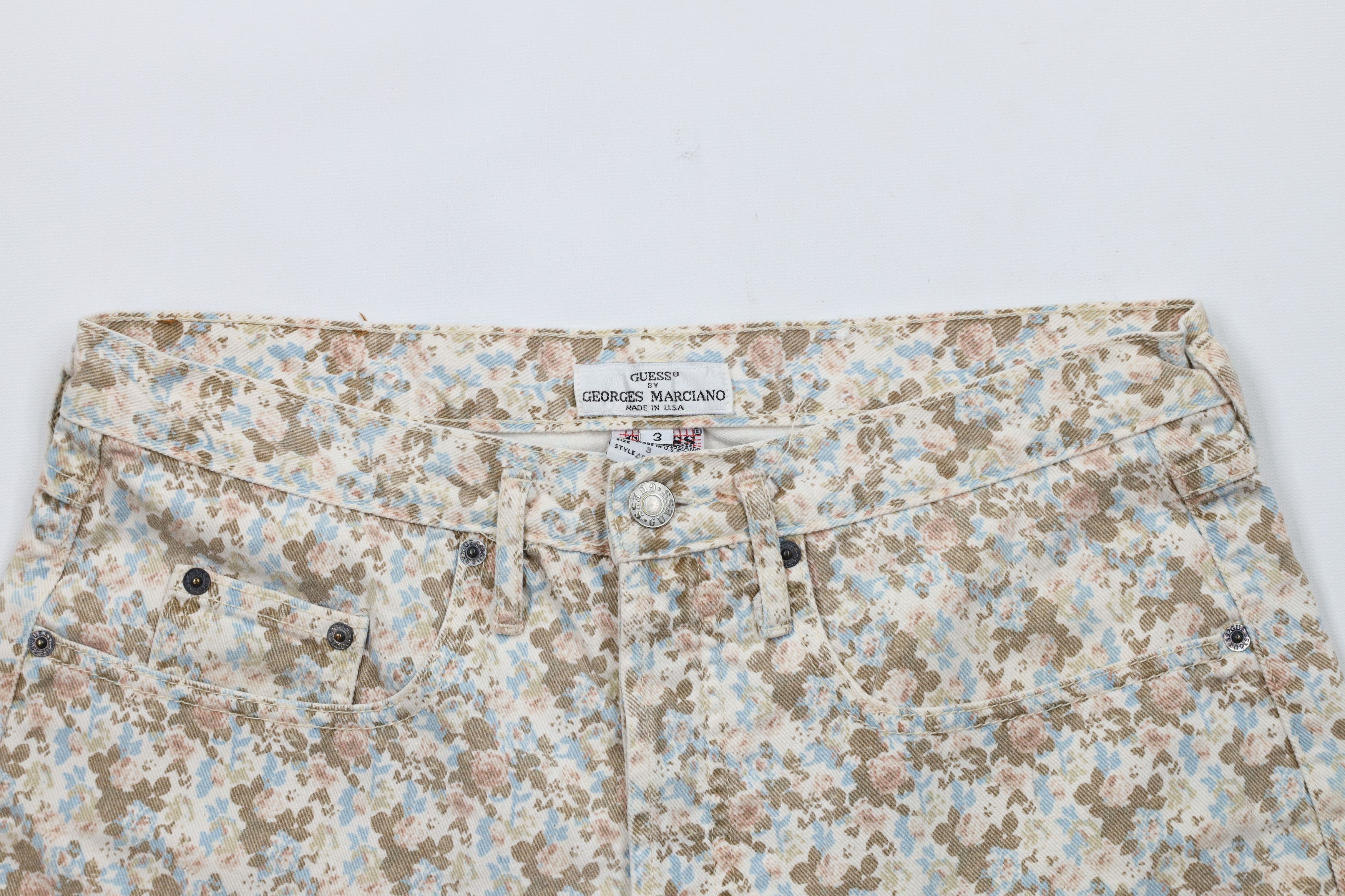 Guess × Vintage Vintage 90s Guess All Over Print Button Fly Denim Shorts USA Size 26" / US 2 / IT 38 - 2 Thumbnail