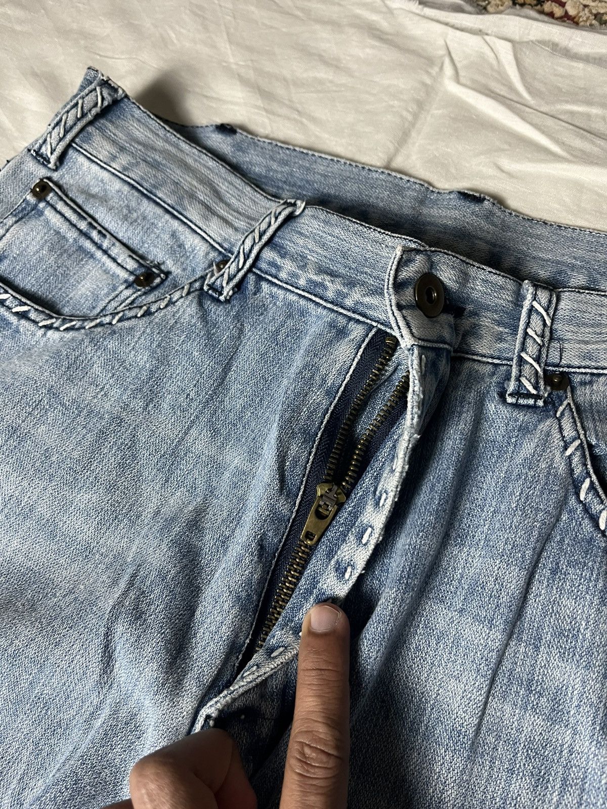 If Six Was Nine 33" Distressed Denim Embroidary Patches Jeans Size US 33 - 14 Thumbnail