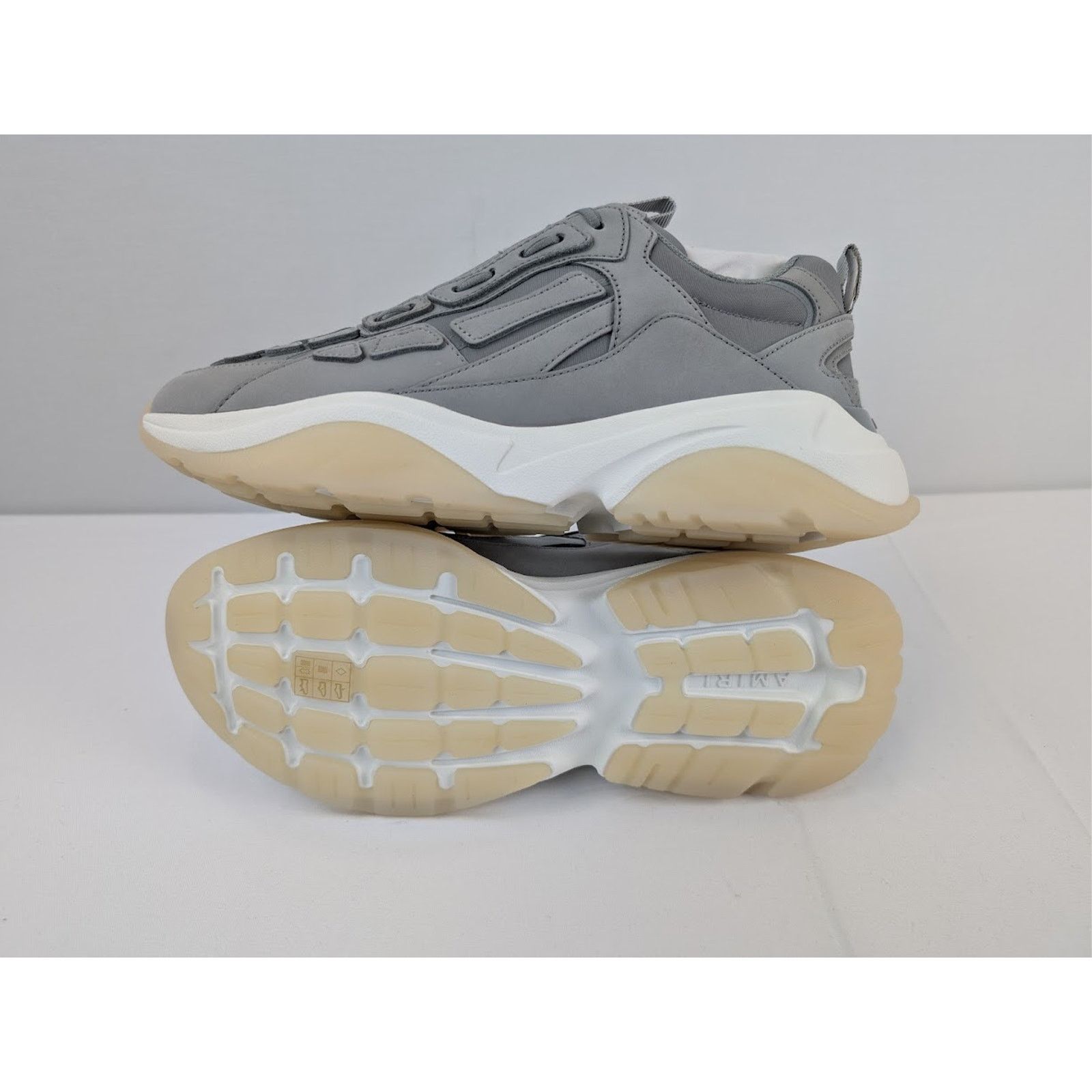 o1rshd1 Q:2 / Bone Runner in Gray