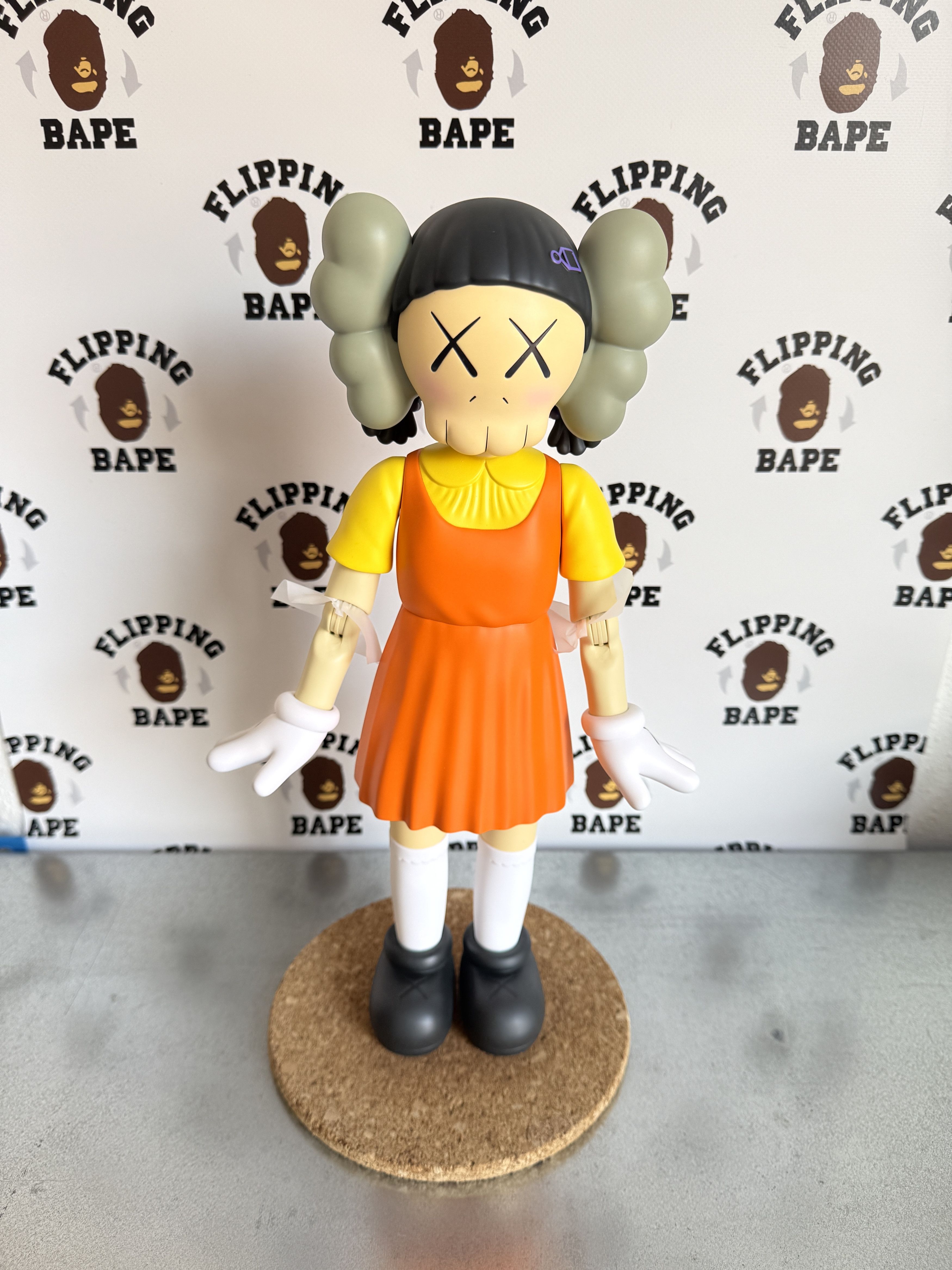 Kaws KAWS YOUNG-HEE Figure (Coloured) Size ONE SIZE - 2 Thumbnail