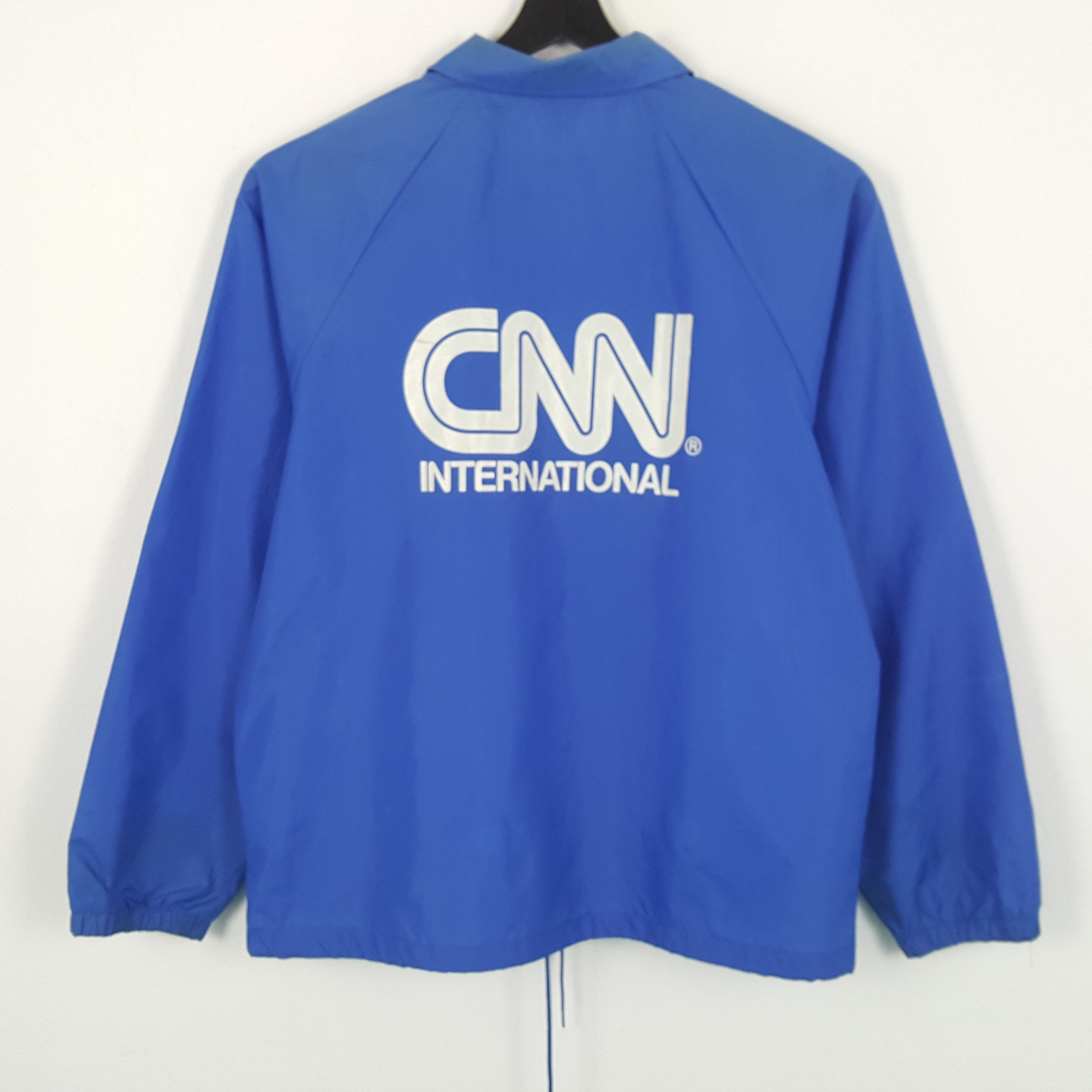 Vintage CNN INTERNATIONAL Big Logo Back Design Windbreaker Jacket Size US L / EU 52-54 / 3 - 1 Thumbnail