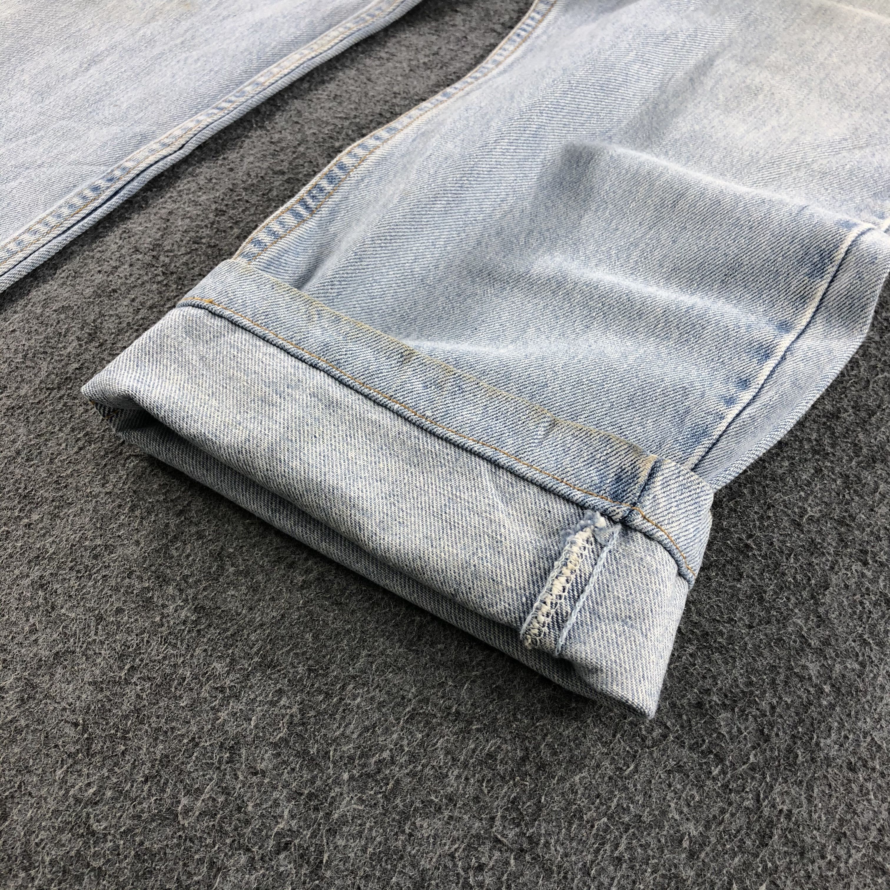 Levi's Vintage 90s Light Wash Levis 505 Jeans- J1299 Size US 33 - 6 Thumbnail