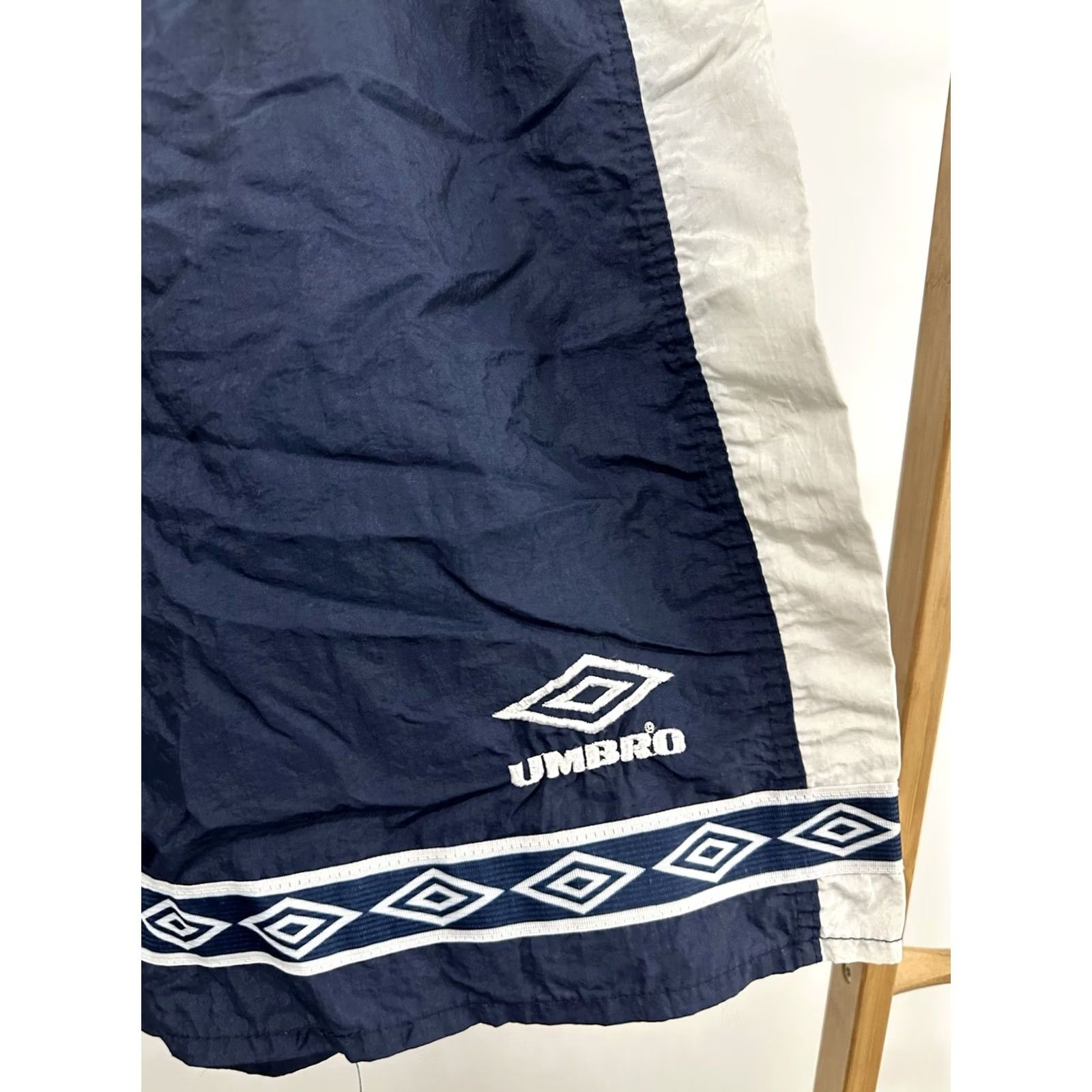Umbro VINTAGE Umbro Athletic Soccer Shorts Blue Nylon Size L Mens USA Size US 33 - 4 Thumbnail