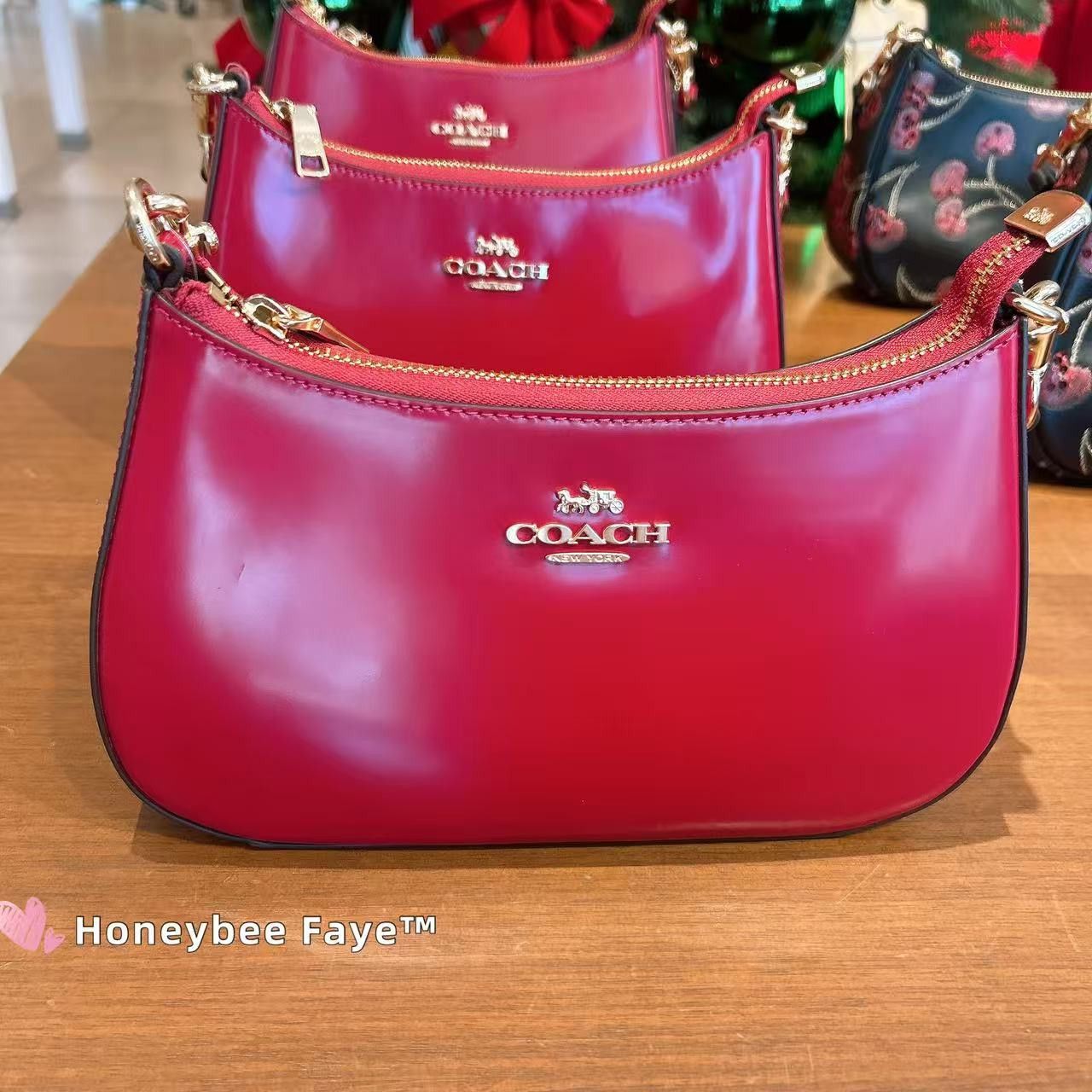 Coach NWT Coach CV938 Teri Shoulder Bag Gold/Ruby Size ONE SIZE - 2 Thumbnail