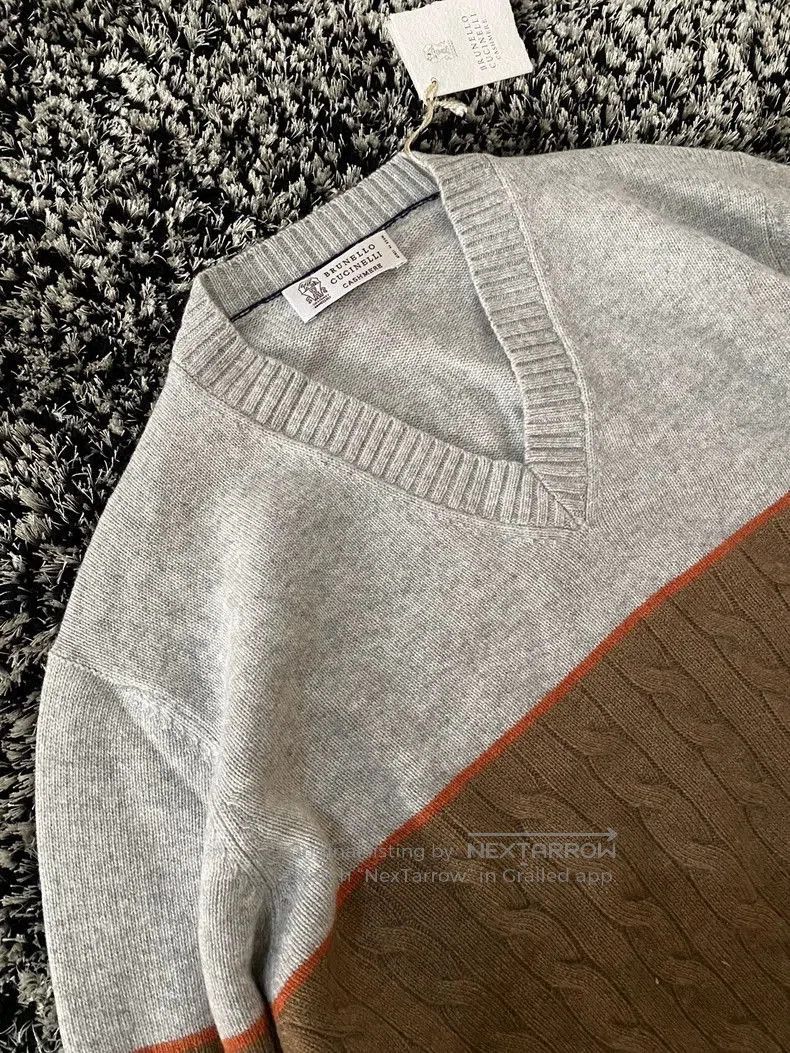 Brunello Cucinelli Brunello Cucinelli Men's V-Neck Sweater. Size US L / EU 52-54 / 3 - 3 Thumbnail