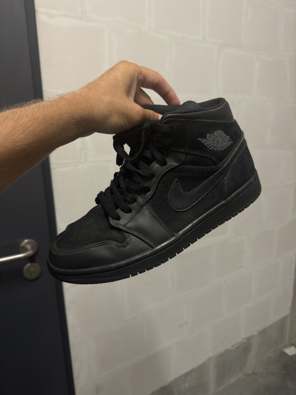 Jordan Brand Jordan 1 Retro Mid black (2018) sneakers Nike rare Size US 10 / EU 43 - 3 Thumbnail