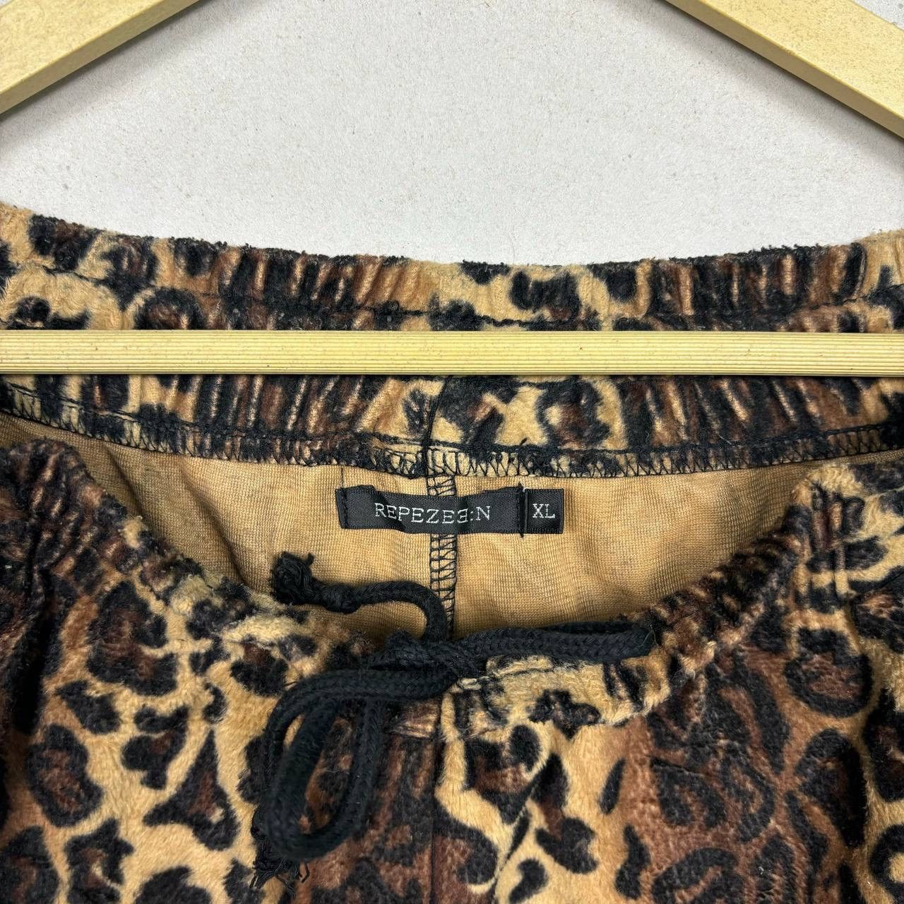 Japanese Brand REPEZEE:N Leopard Cargo Shorts Fleece Streetwear XL Size US 34 / EU 50 - 7 Thumbnail