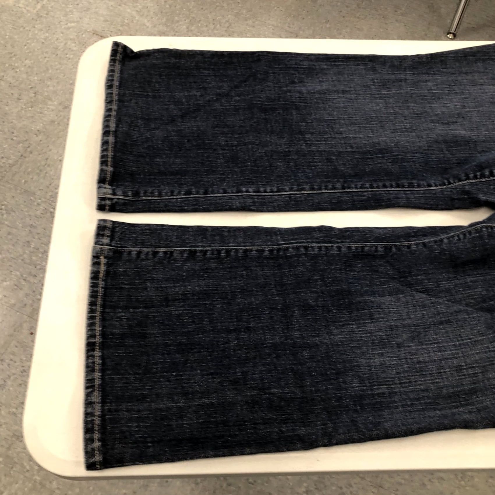 Levi's VINTAGE LEVI'S 580 Boot Cut Jeans Women Regular Size 24 Inseam 32" Blue Cotton Blend Beaded Accents Dark Wash 5-Pocket Stretch Classic Rise High Rise Size 42" / US 20 - 4 Thumbnail