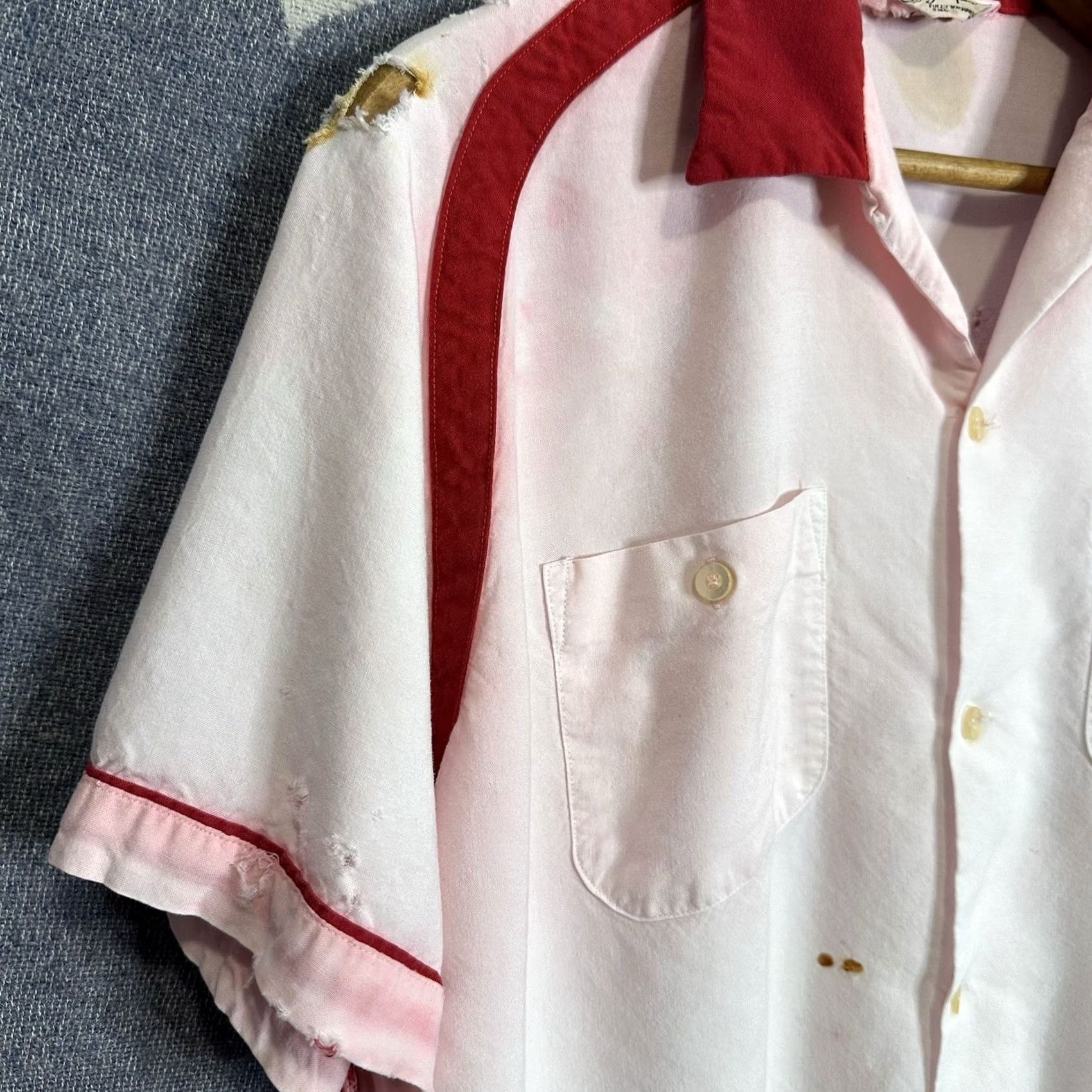 Vintage VINTAGE Swingster Shirt XL White 50/60s Distressed Miller Button-Front Short Sleeve Cotton Blend Rockabilly Chest 23" Length 29" Mens Size US L / EU 52-54 / 3 - 6 Thumbnail