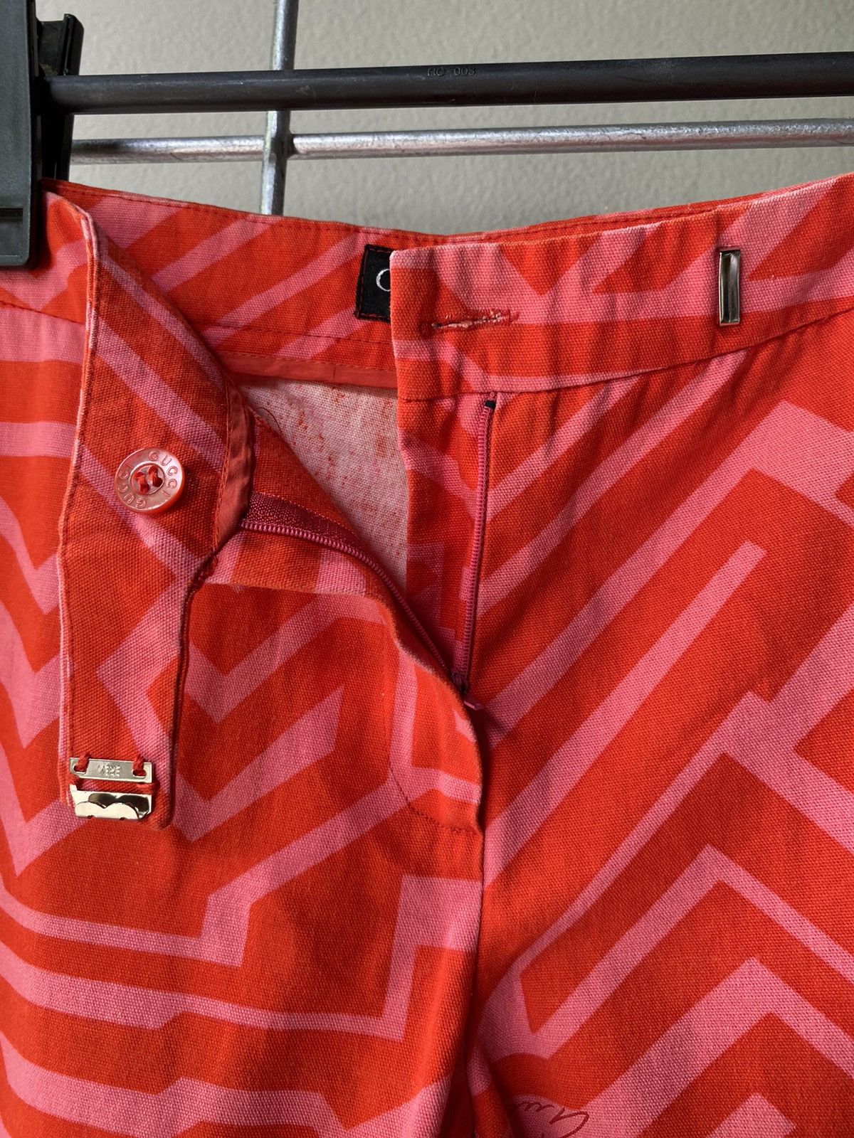 Gucci Gucci red casual pants with pink geometric pattern Size 27" / US 4 / IT 40 - 8 Thumbnail