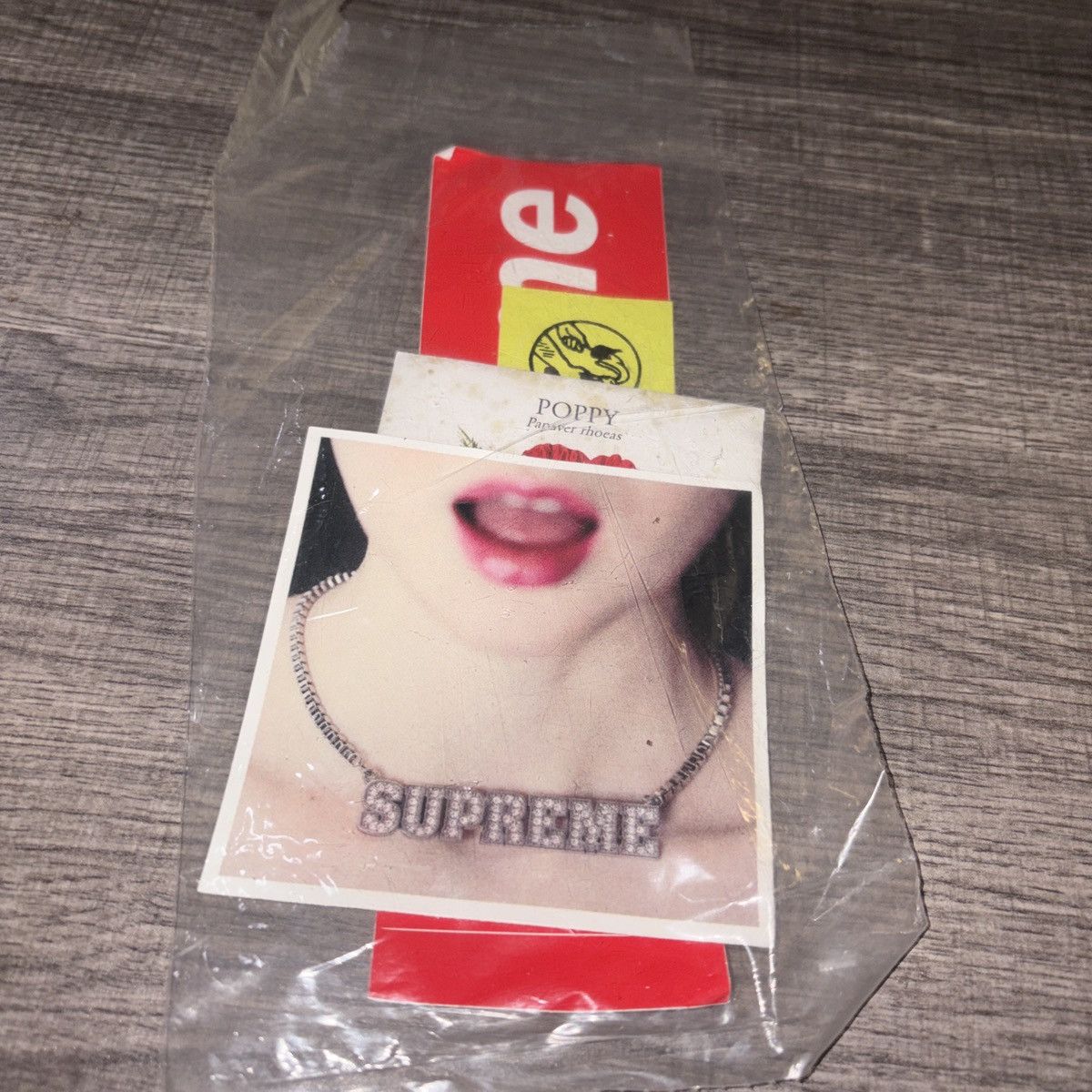 Supreme Supreme SS18 Sticker Pack w Poppy Seeds Iced Out Supreme Size ONE SIZE - 3 Thumbnail