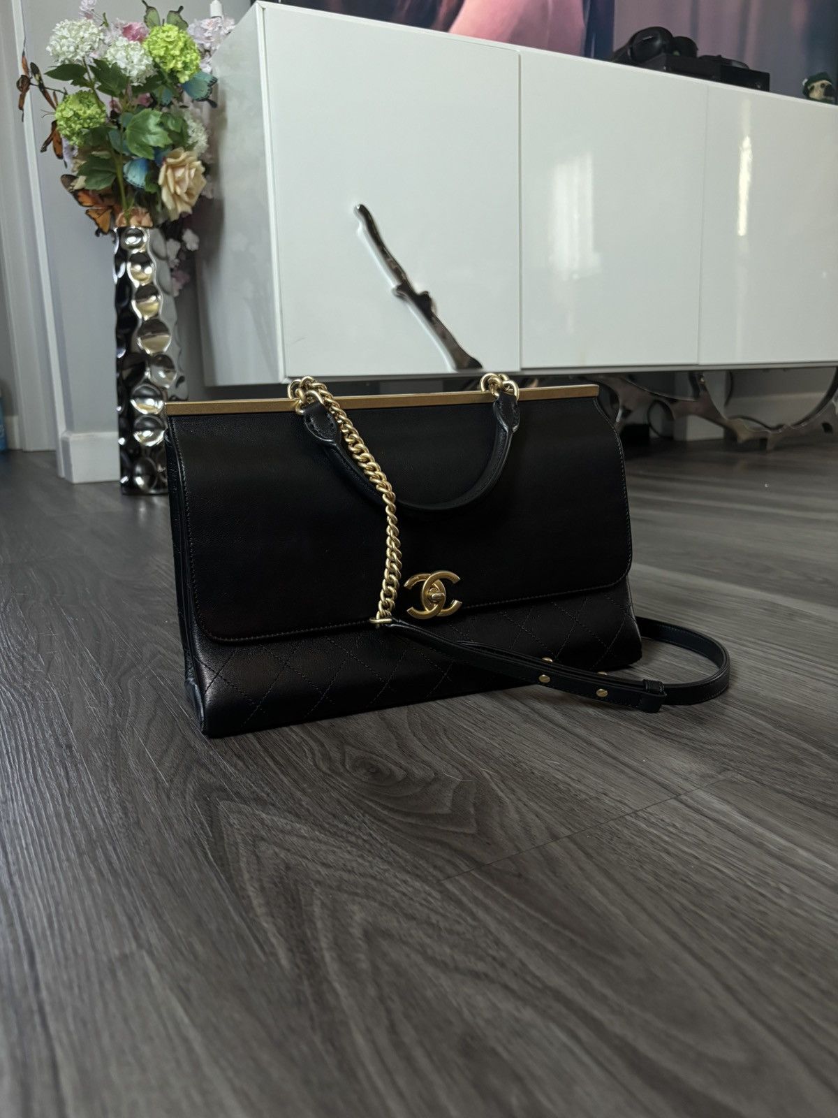 Chanel Coco Chanel Luxe Leather Handbag Size ONE SIZE - 9 Thumbnail