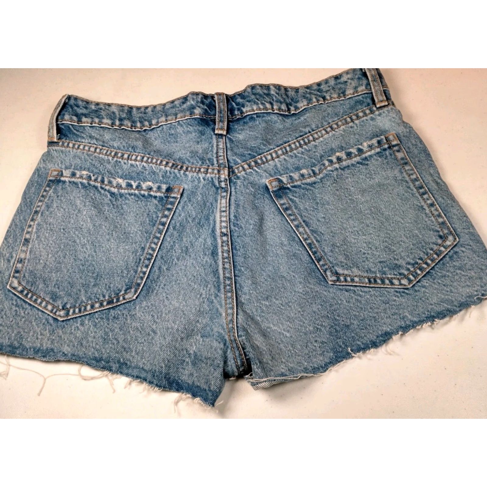 Old Navy VINTAGE Old Navy Jean Shorts Women 10 Distressed Cut-Off Light Wash Denim Blue Size 32" / US 10 / IT 46 - 2 Thumbnail