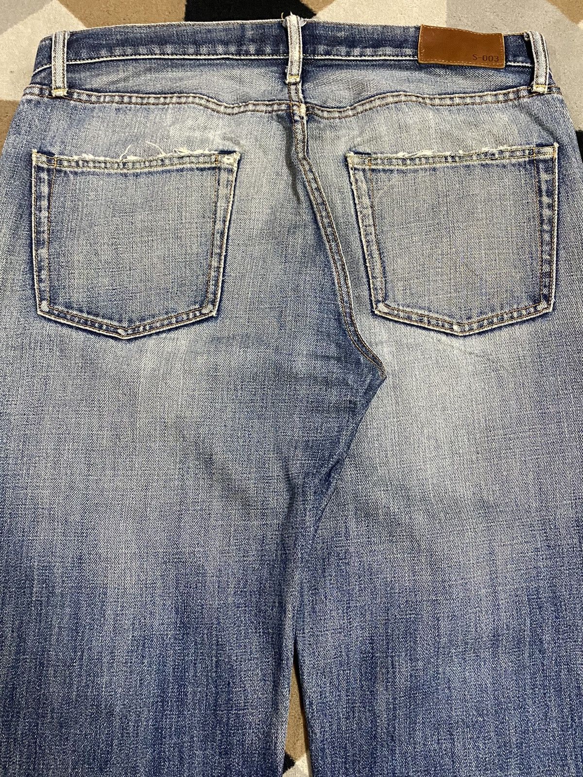 Uniqlo Vintage Japanese Brands Faded Wash Distressed Loose Jeans Size US 34 / EU 50 - 4 Thumbnail