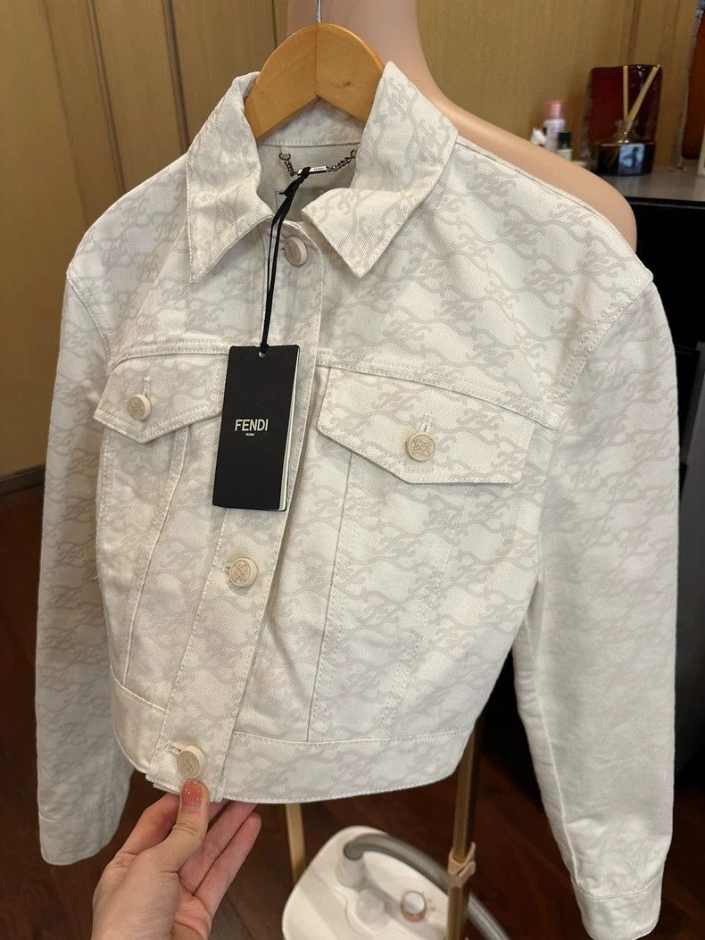Fendi Fendi size 38 Short denim jacket Size US XXS / EU 40 - 3 Thumbnail