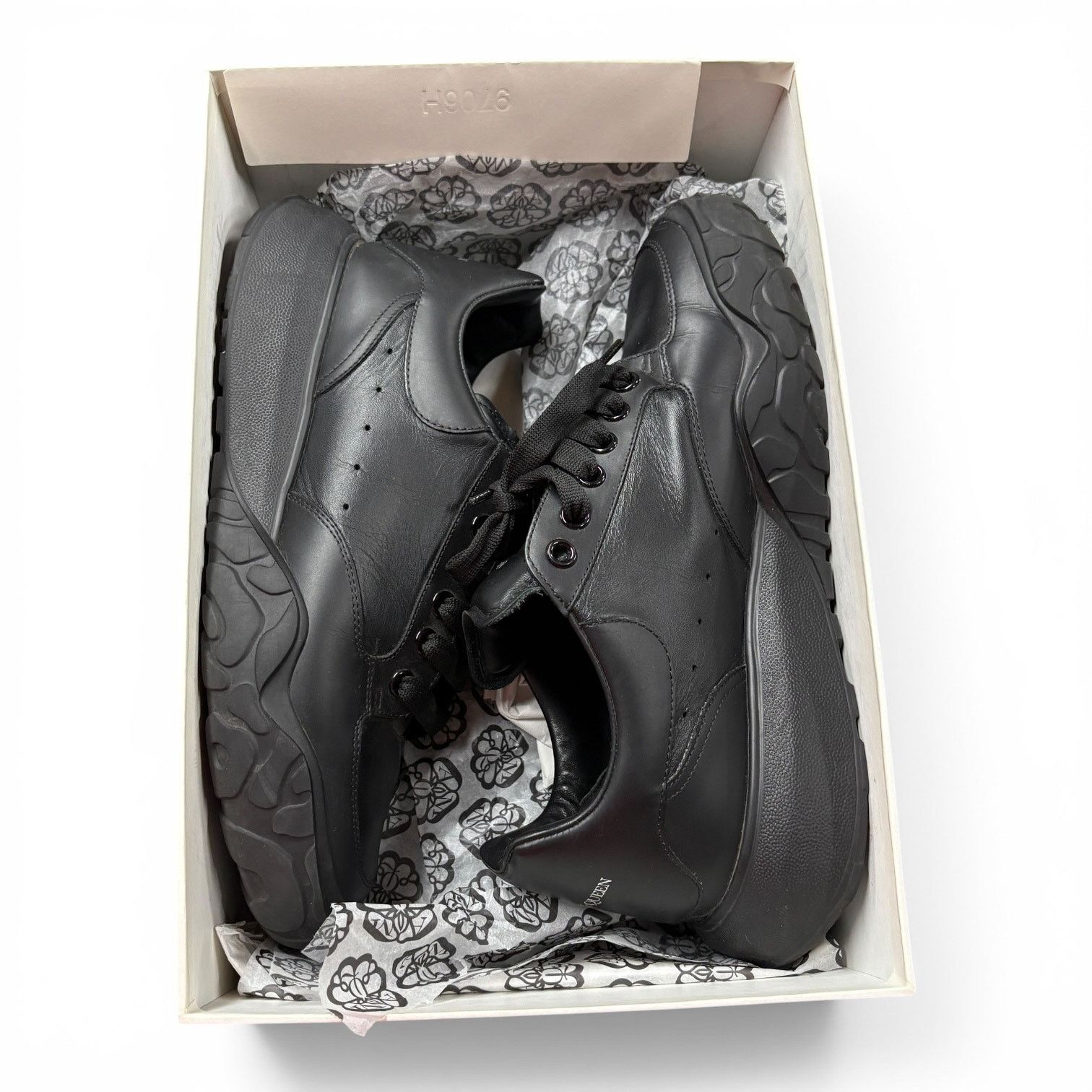 Alexander McQueen Alexander McQueen Court Sneaker Black 10.5M Size US 10.5 / EU 43-44 - 1 Thumbnail