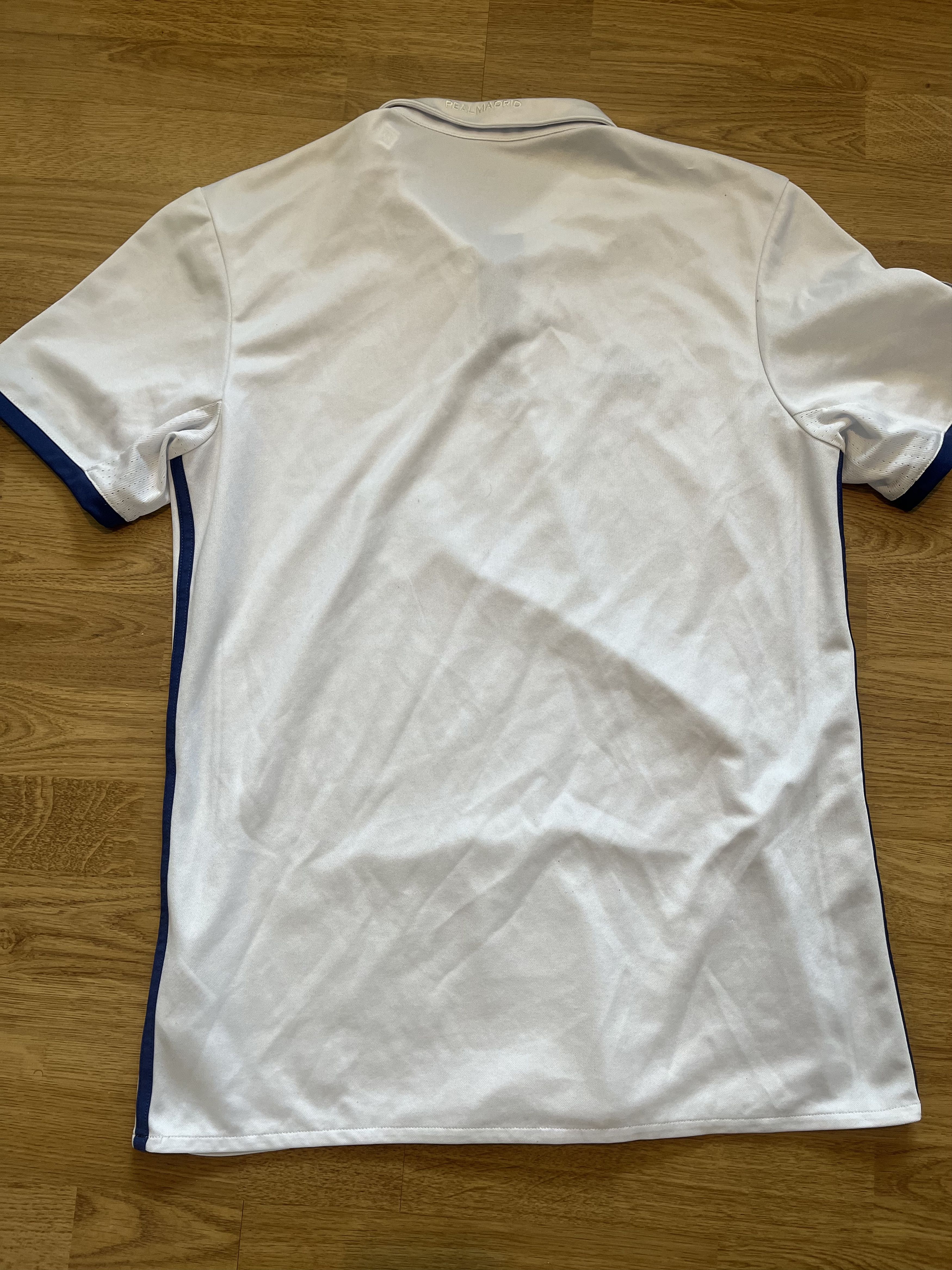 Vintage Real Madrid 2016 football kit Size US M / EU 48-50 / 2 - 3 Thumbnail