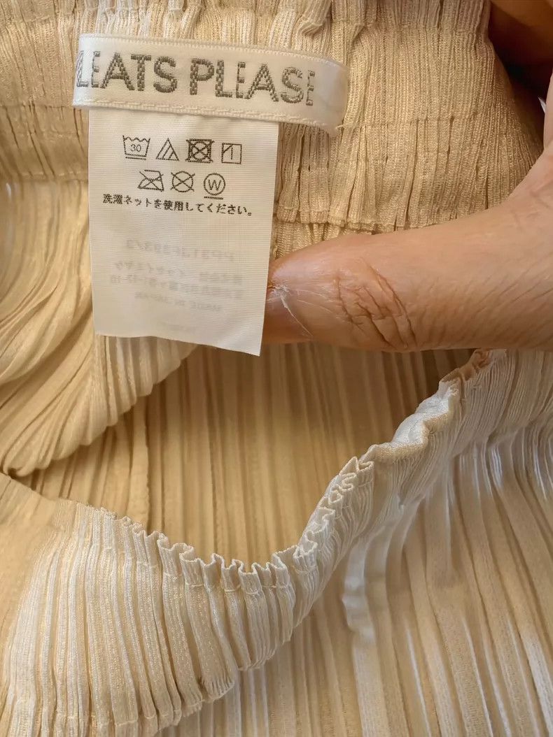 Issey Miyake Issey Miyake size:3 Beige pleated shorts Size 22" - 4 Thumbnail