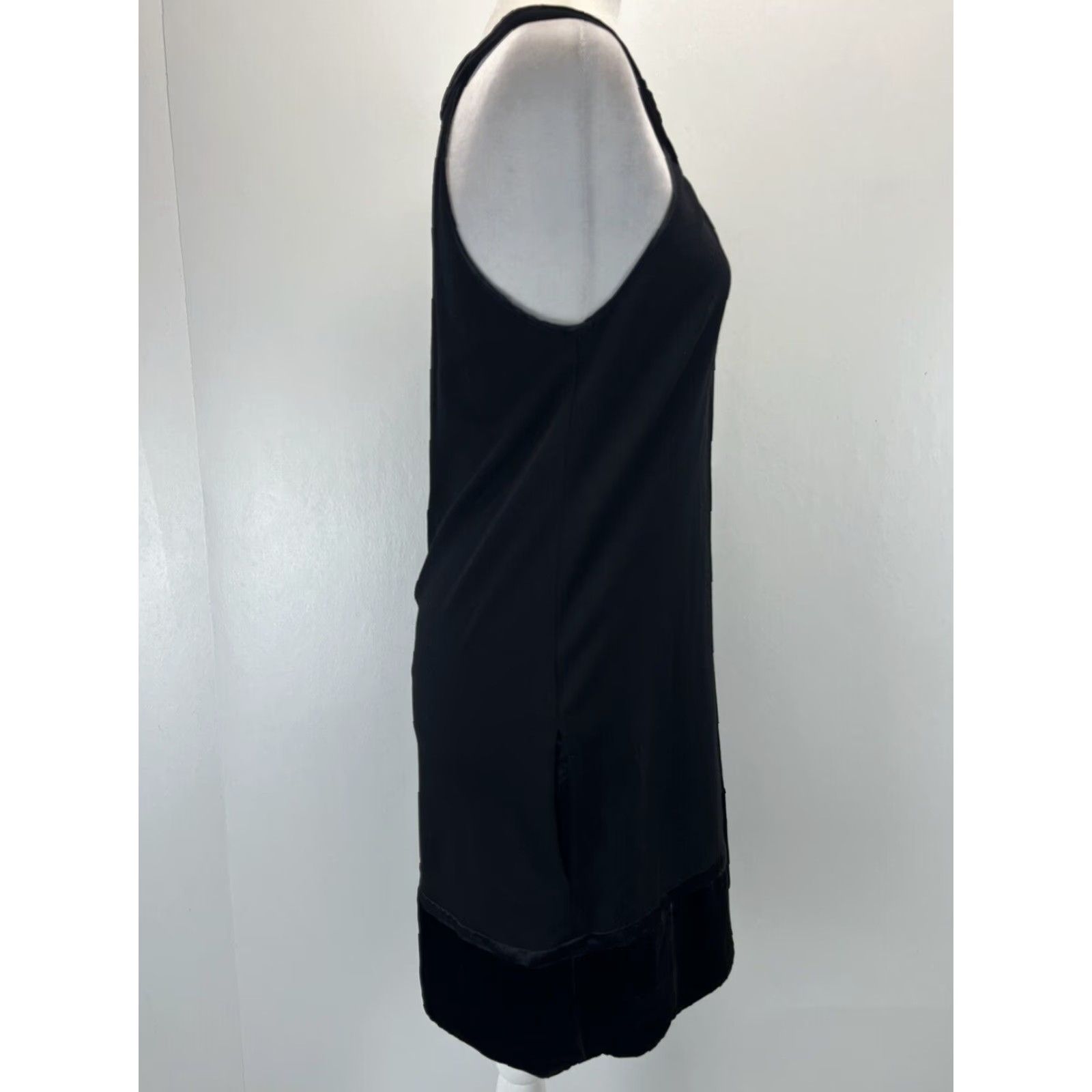 Bcbgmaxazria BCBGMAXAZRIA Dress Shift Small Black Sleeveless Velvet Trim Mini Velvet Dress Womens Sz S Size S / US 4 / IT 40 - 4 Thumbnail