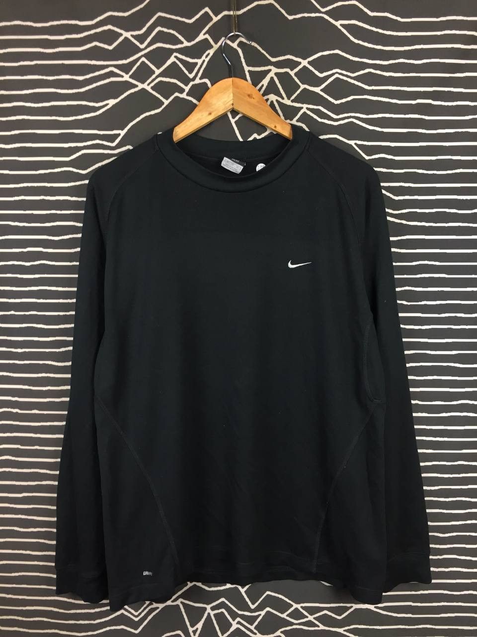 Nike Nike Dri-Fit Athletics Long Sleeve Performance Tee Size US XL / EU 56 / 4 - 1 Thumbnail