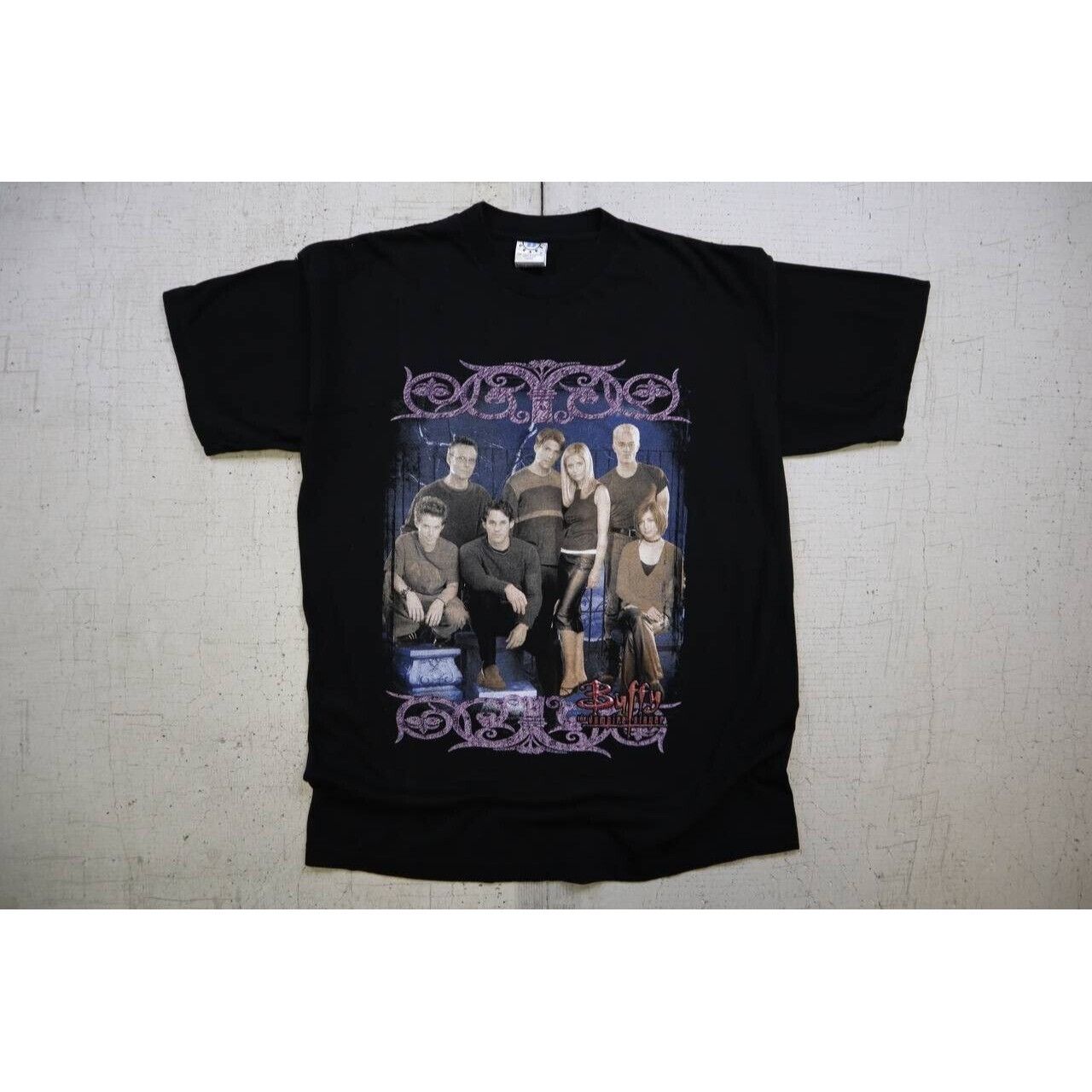 Buffy the Vampire Slayer store - Cast T-Shirt - Size L