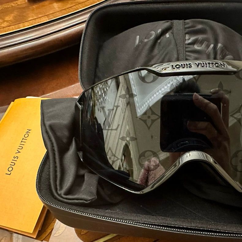 Louis Vuitton Louis Vuitton Ski goggles 2501-Nextarrow Size ONE SIZE - 1 Thumbnail