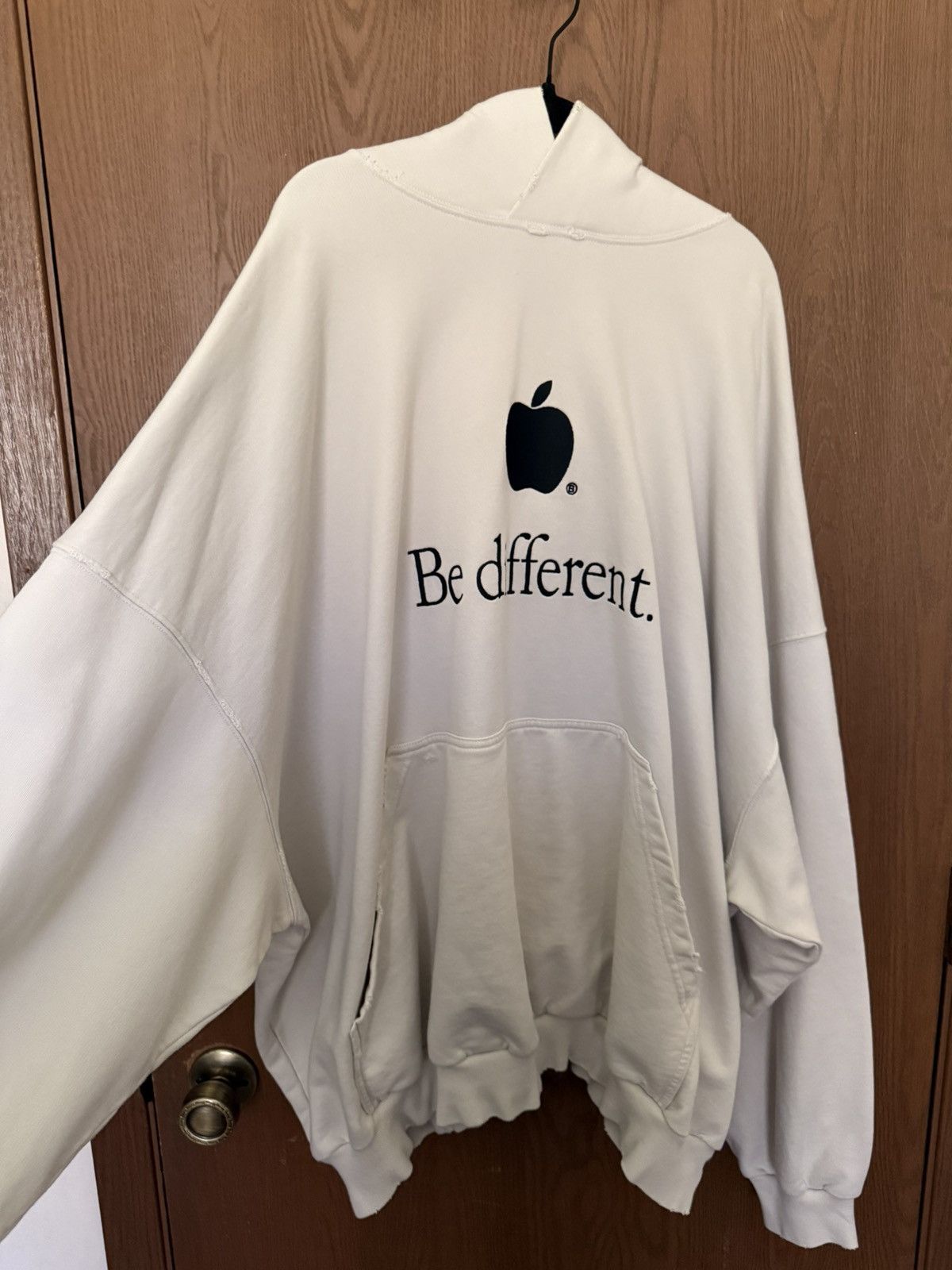 Balenciaga FW22 Be Different Large Fit Hoodie Size US M / EU 48-50 / 2 - 3 Thumbnail