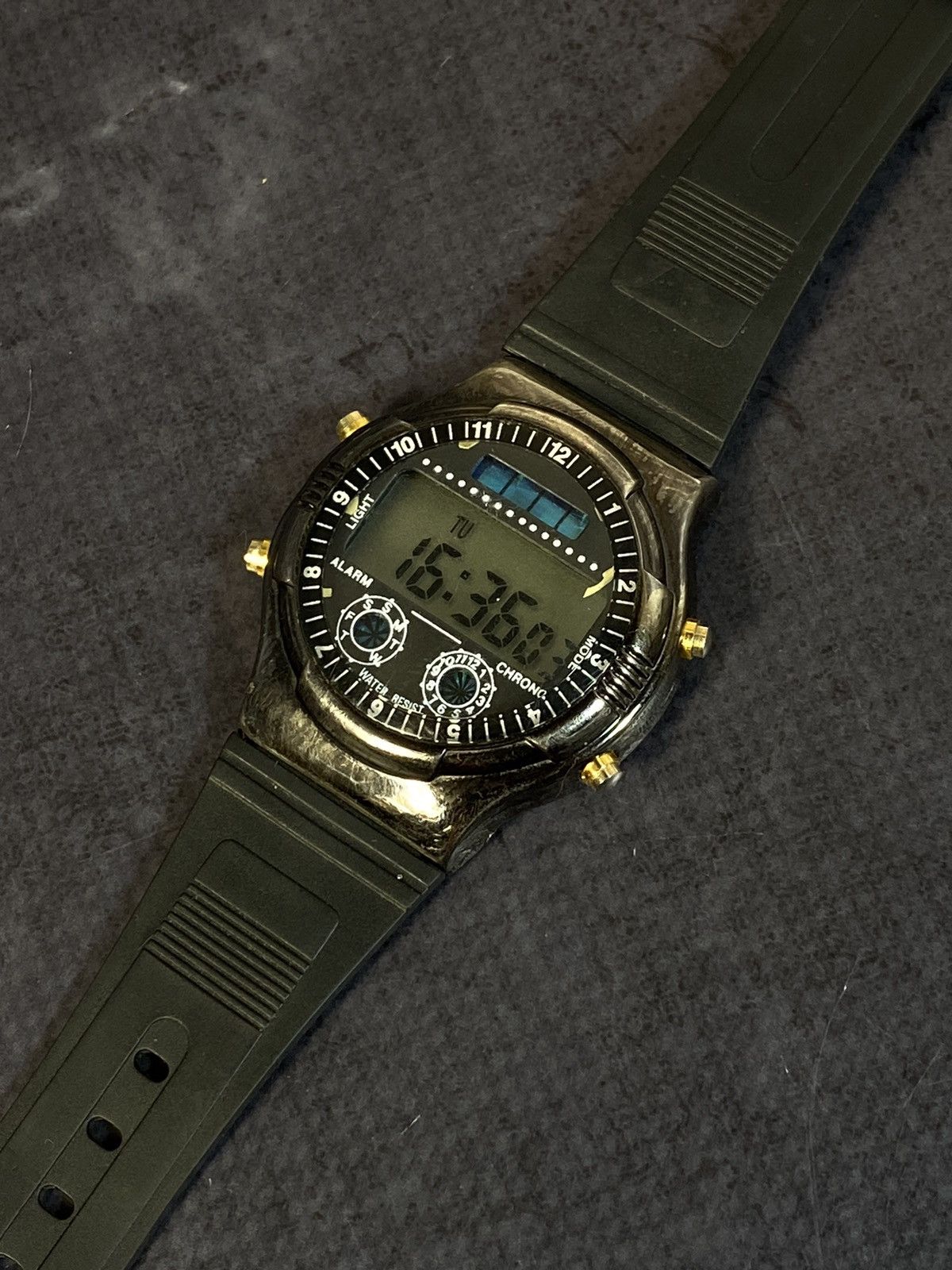 Vintage Vintage 90s Digital Watch w/ Chrono - Japanese Brand Size ONE SIZE - 6 Thumbnail