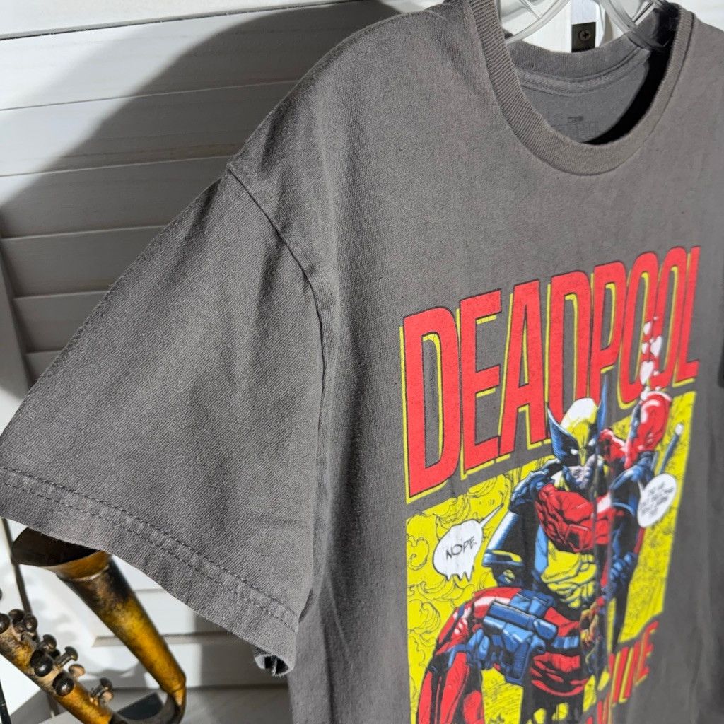 Marvel Comics Deadpool Wolverine Marvel graphics T-shirt men's sz S Size US S / EU 44-46 / 1 - 3 Thumbnail