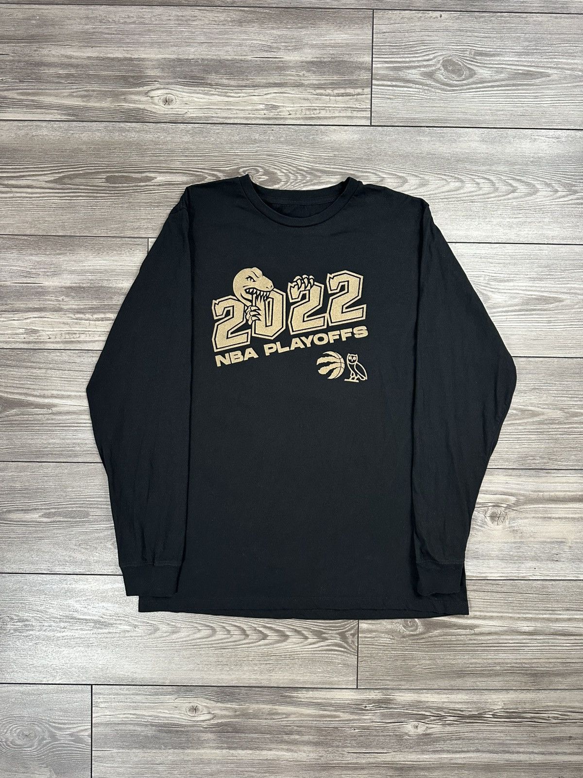 NBA × October's Very Own OVO x Toronto Raptors 2022 NBA Playoffs Longsleeve Shirt Size US L / EU 52-54 / 3 - 1 Thumbnail