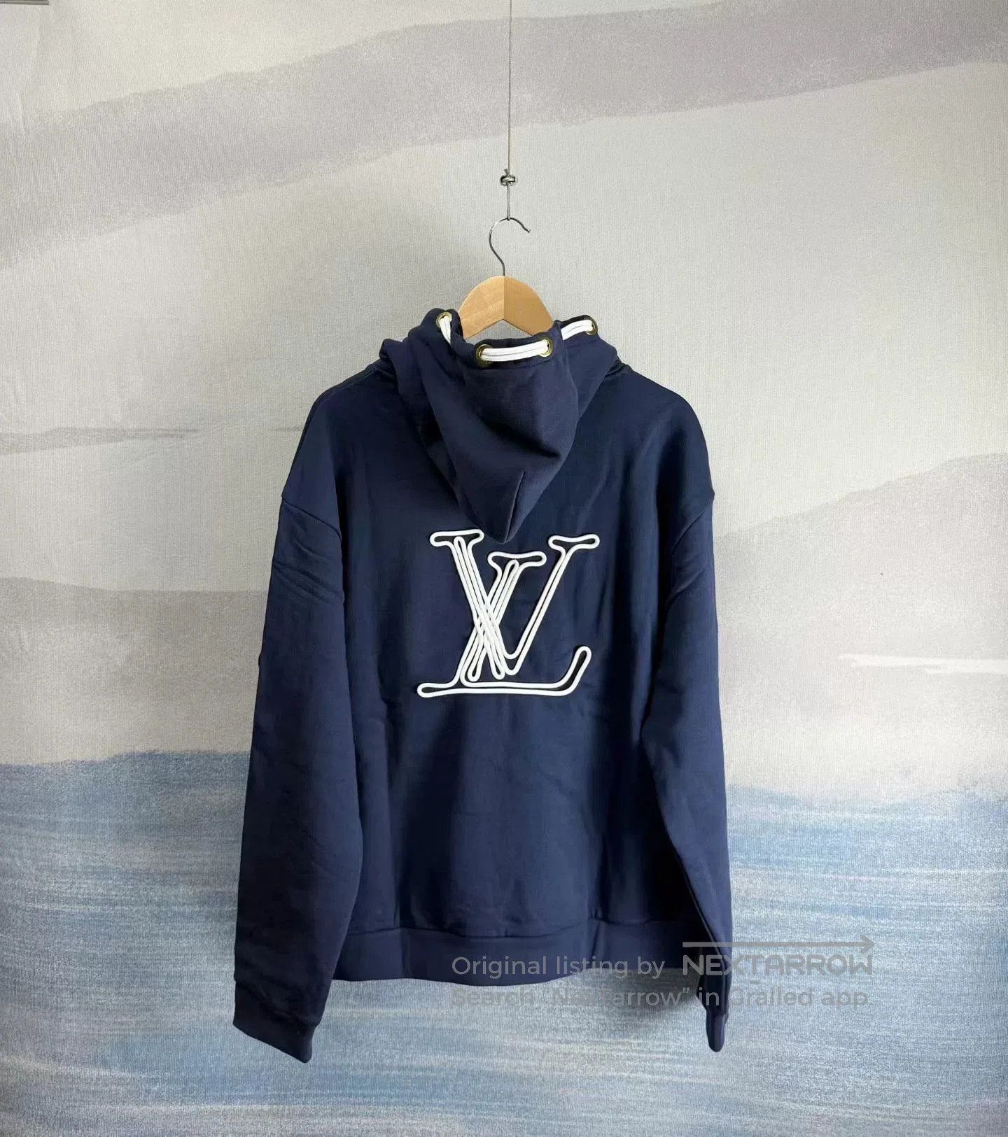 Louis Vuitton louis vuitton navy logo hoodie with drawstring. Size US XL / EU 56 / 4 - 3 Thumbnail