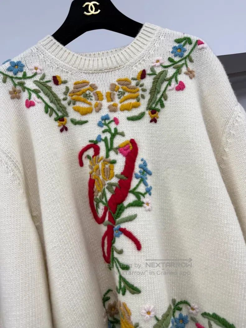 Gucci Gucci White heavy industry flower embroidery sweater Size M / US 6-8 / IT 42-44 - 2 Thumbnail