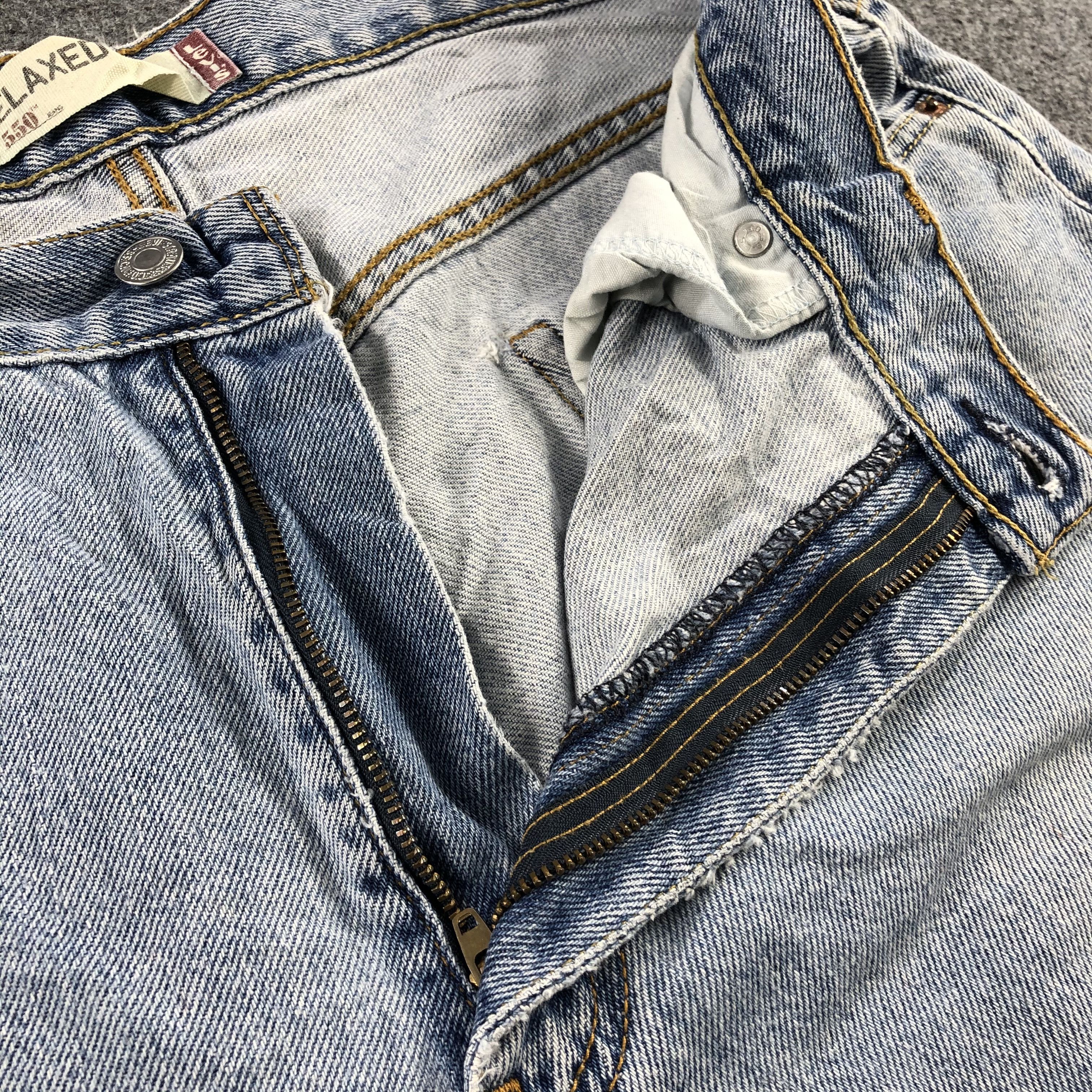 Levi's Vintage Light Wash Levis 550 Jeans-J2297 Size US 35 - 12 Thumbnail