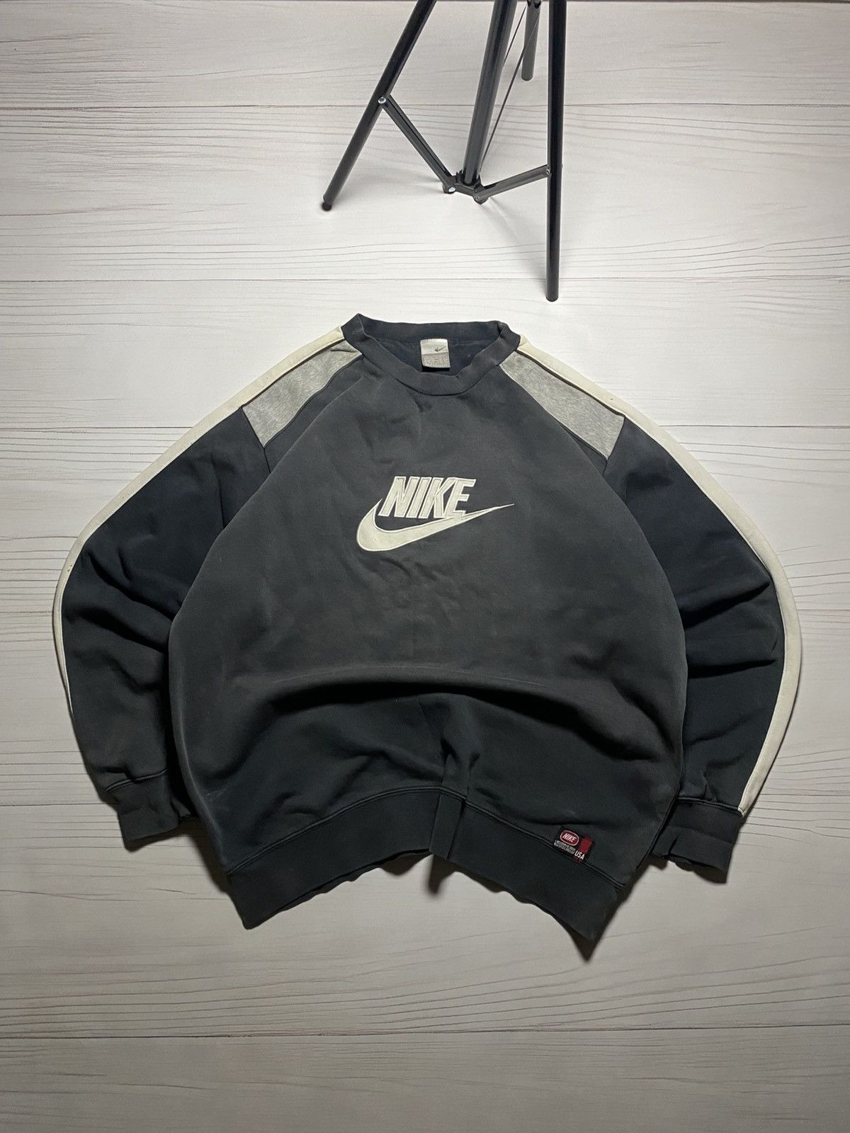 Nike × Vintage Vintage Nike Big Logo distressed faded box fit y2k sweashirt Size US XL / EU 56 / 4 - 1 Thumbnail