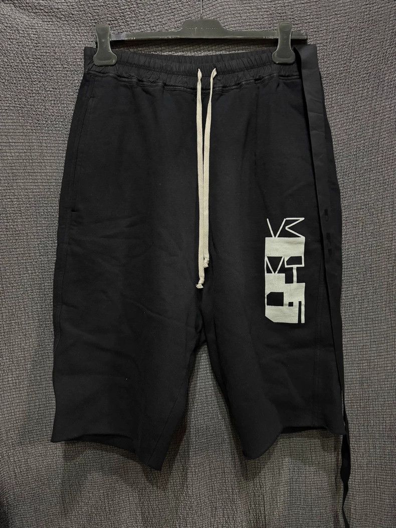 Rick Owens Rick Owens Black Drawstring Cargo Shorts - dmc Size US 26 / EU 42 - 1 Thumbnail