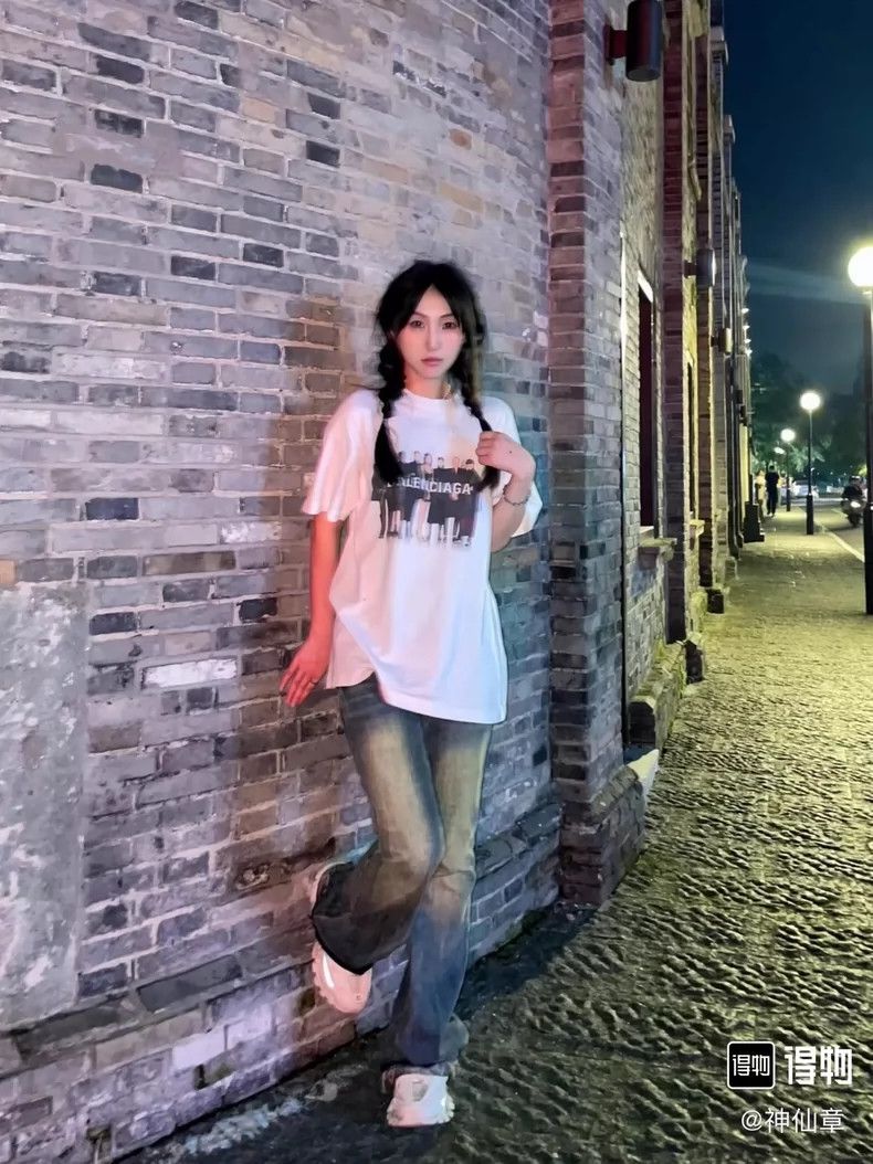 Balenciaga Balenciaga White portrait short sleeve Size US XS / EU 42 / 0 - 6 Thumbnail