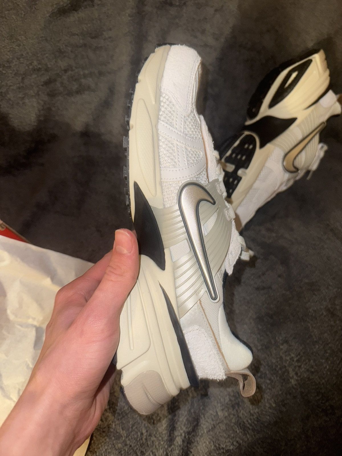 Nike W Nike V2K RUN Size US 9 / EU 42 - 4 Thumbnail