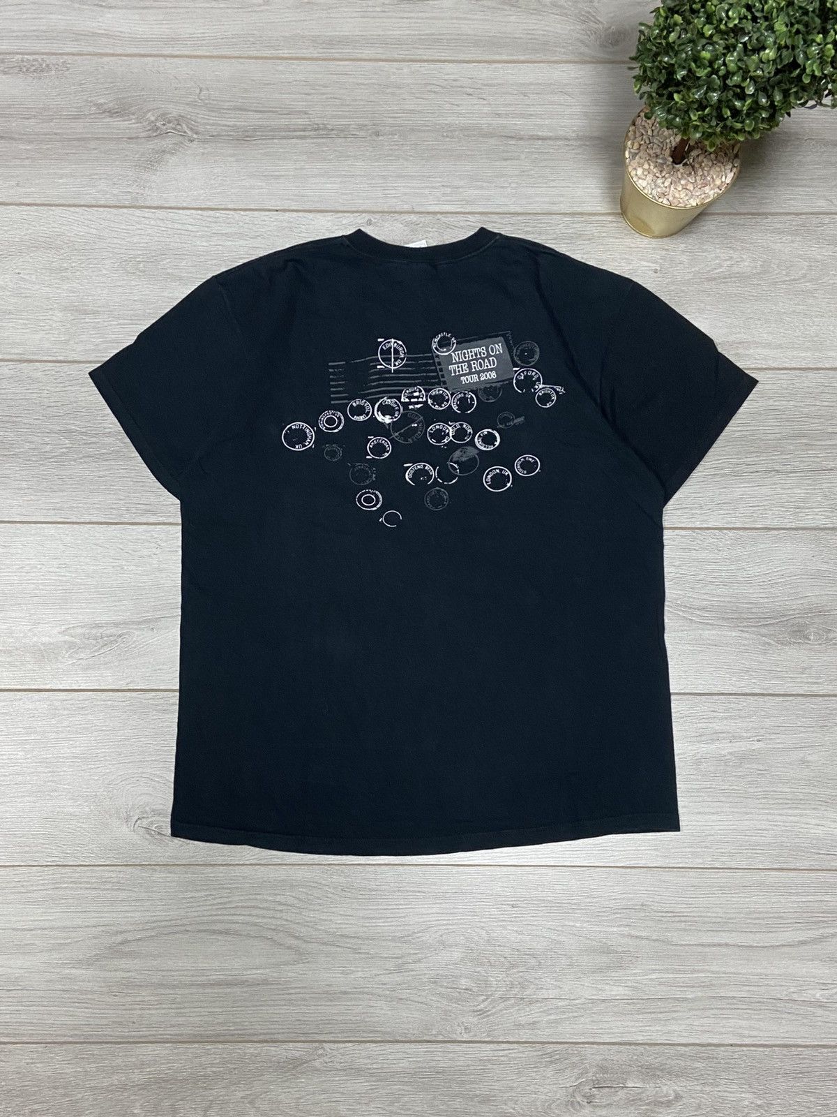 Band Tees Moody Blues 2008 night of the road tour rare print tee Size US XL / EU 56 / 4 - 2 Thumbnail