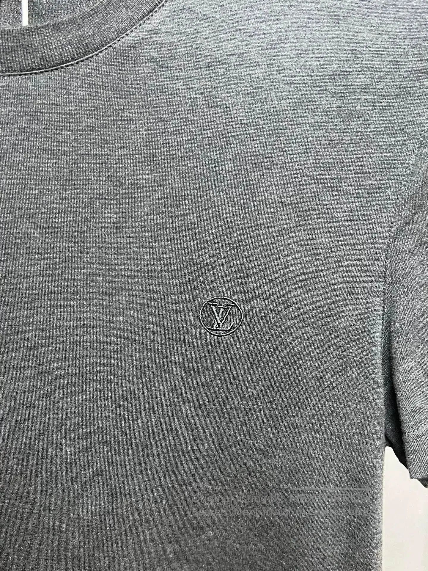 Louis Vuitton LV Gray Logo Short-Sleeve Top. Size XS / US 0-2 / IT 36-38 - 3 Thumbnail