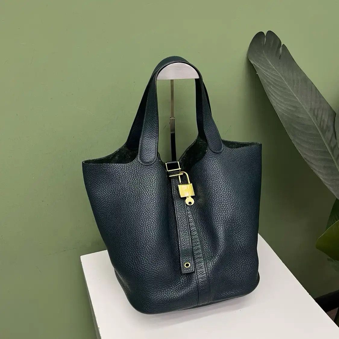 Hermes Hermes Picotin Lock 26 Vert Cypres Clemence cowhide leather picotin shoulder bag Size ONE SIZE - 1 Thumbnail