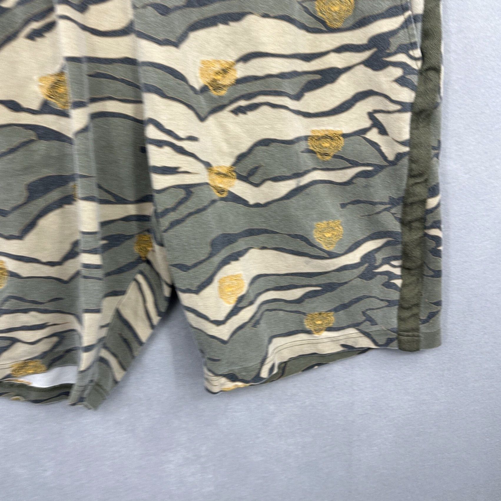 Sean John Sean John Shorts Mens XL Tiger Embroidered Pocket Cargo Hip Hop Beig e Casual Cotton Front Flat Pockets Drawstring 90s Vintage Mens Size US 36 / EU 52 - 3 Thumbnail