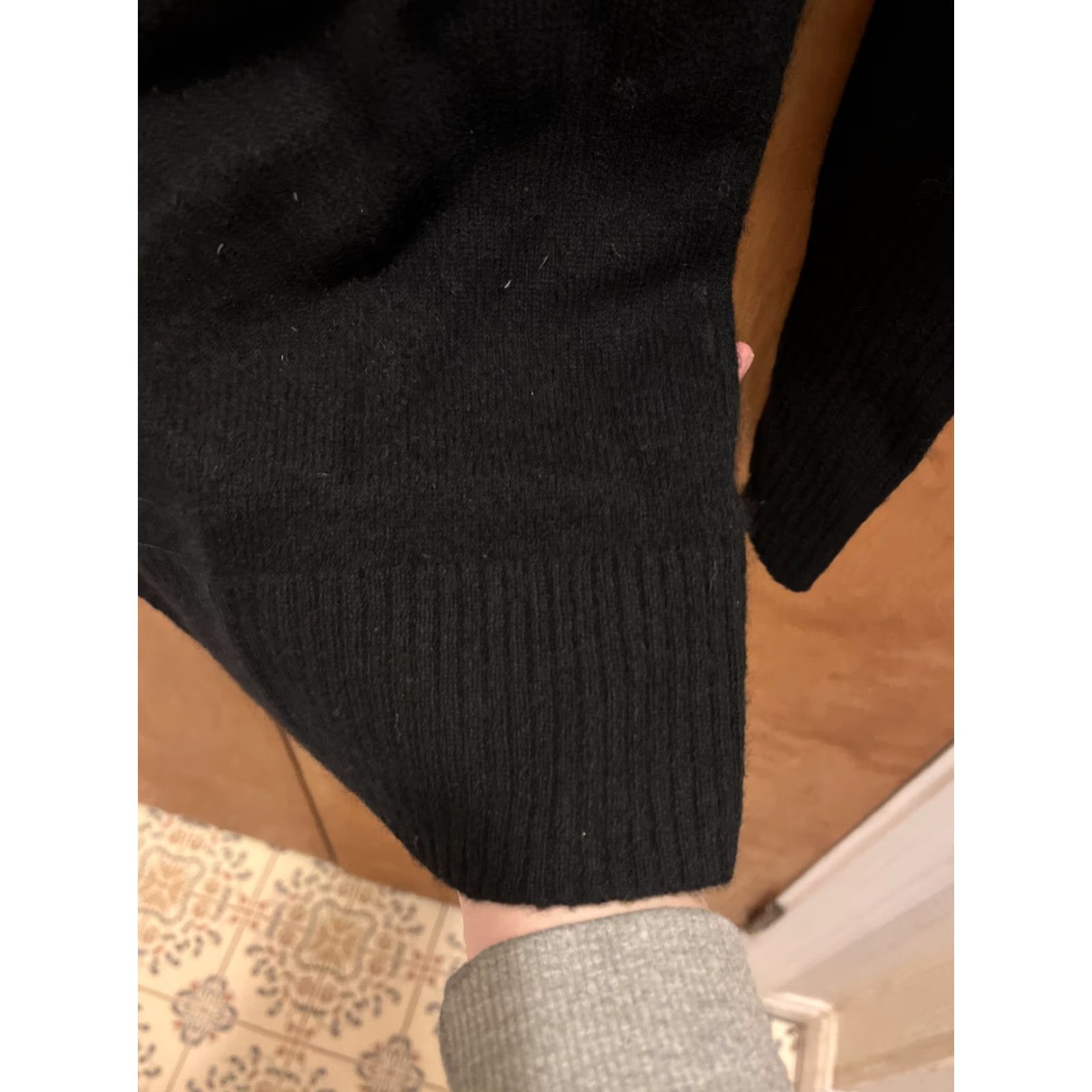 Bloomingdale's Bloomingdale's Black Cashmere Cardigan XS V-Neck Long Sleeve Lightweight Women's Classic Designer Size XS / US 0-2 / IT 36-38 - 6 Thumbnail