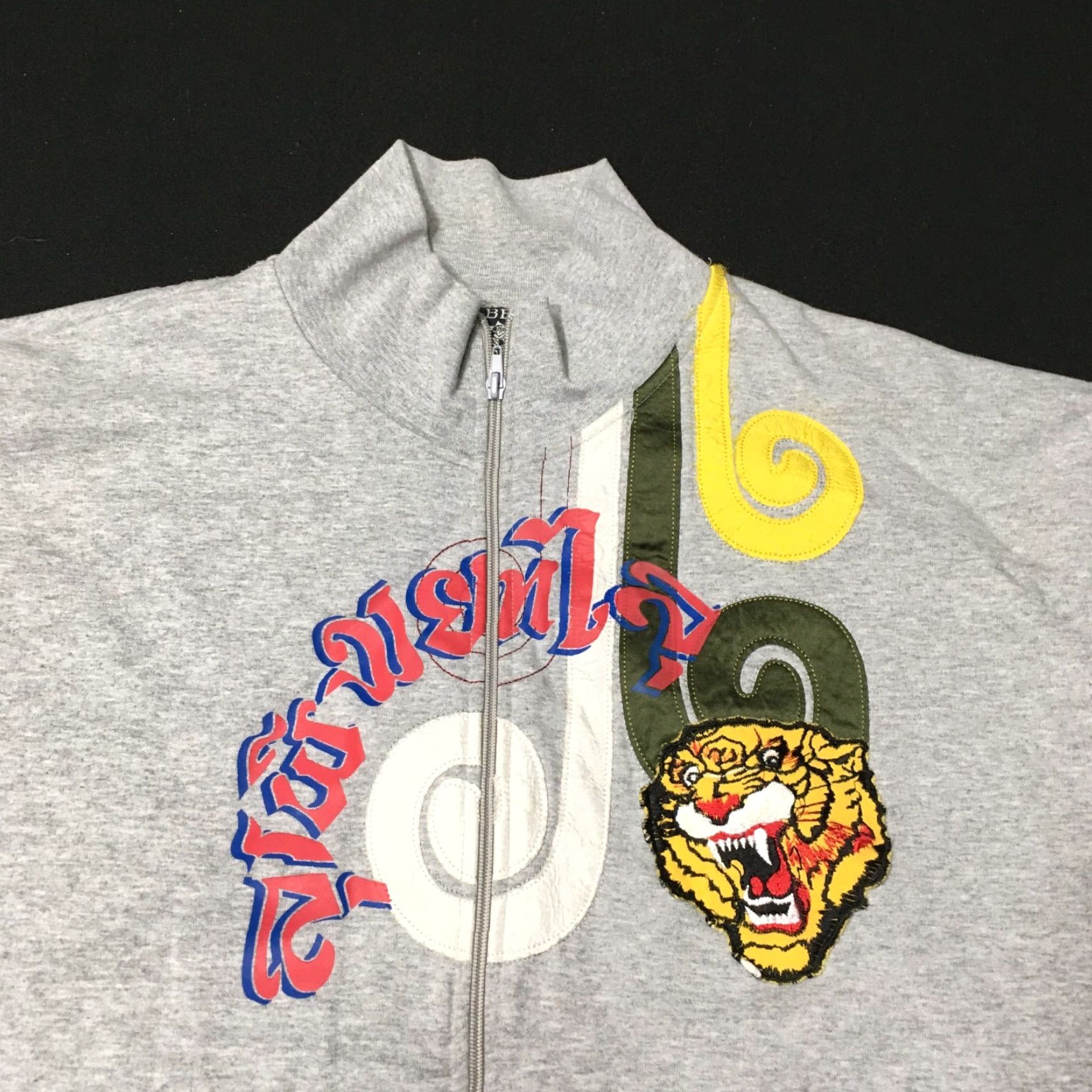 Blondo VINTAGE bb london Sweatshirt Crew Neck Zip 2XL Gray Embroidered Graphic Print 80s London Mens Womens Unisex Adults Size US XXL / EU 58 / 5 - 2 Thumbnail