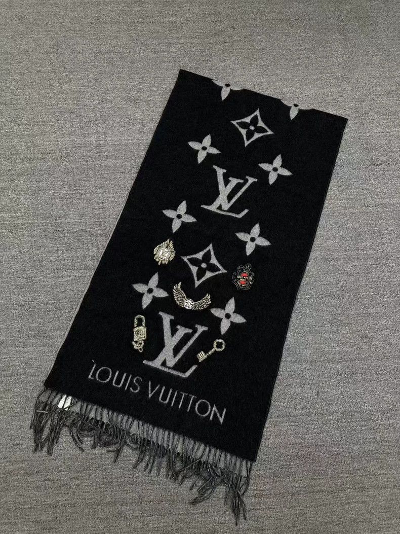 Louis Vuitton Louis Vuitton Full Cashmere Medal Scarf Size ONE SIZE - 1 Thumbnail