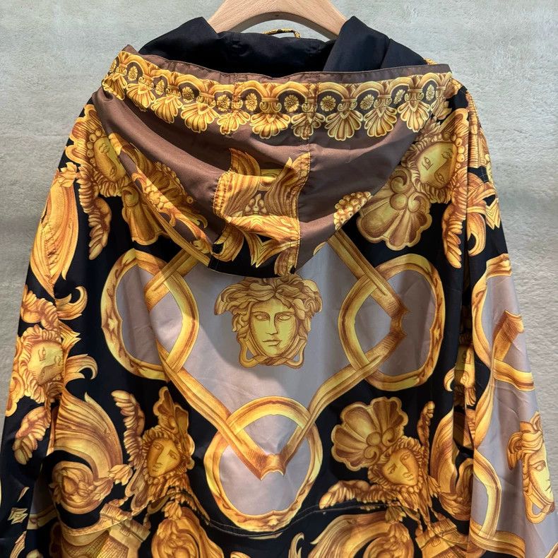 Versace Versace Printed zippered hooded zippered jacket jacket Size L / US 10 / IT 46 - 4 Thumbnail