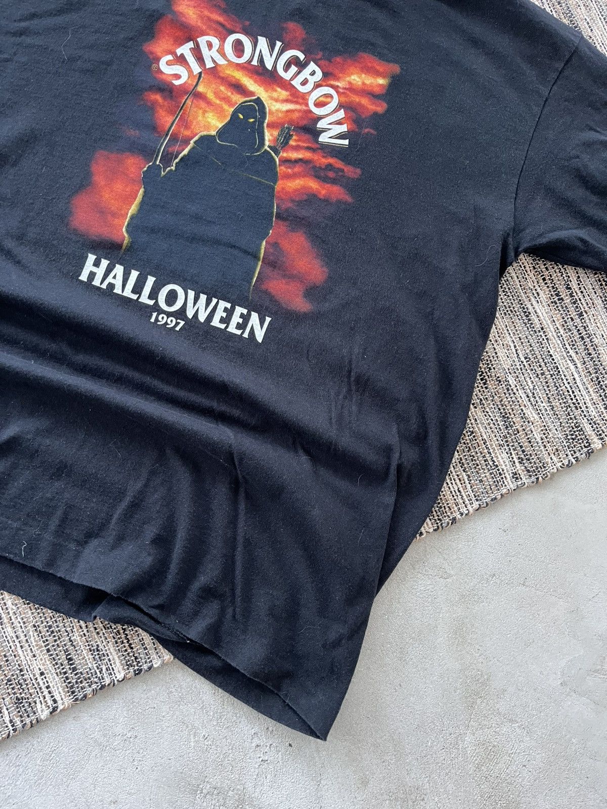 Gildan Vintage Halloween 1997 Grim Reaper Black Avantgarde Tshirt Size US XL / EU 56 / 4 - 6 Thumbnail